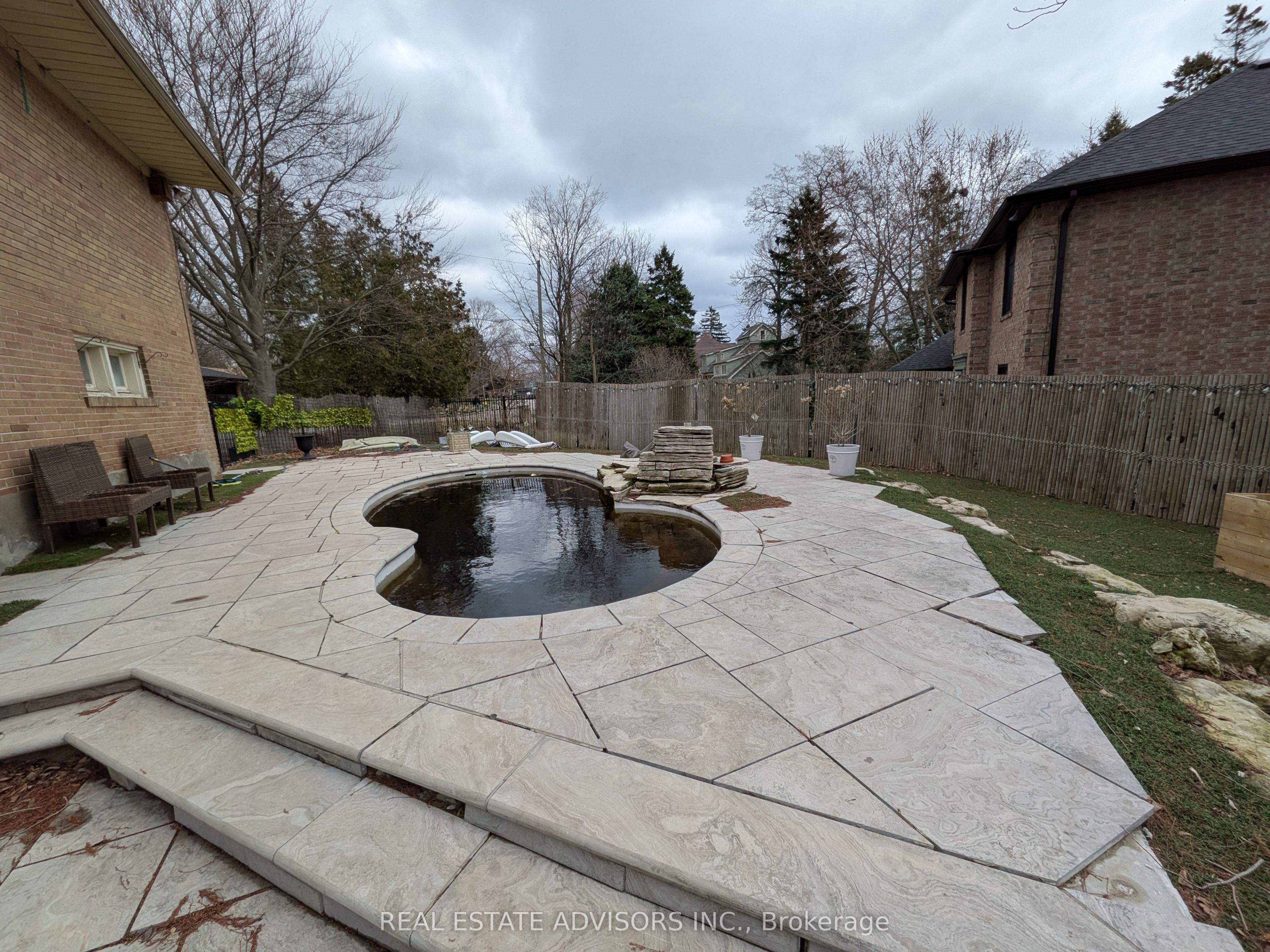 1 Lakehill Crescent Property Photo 15