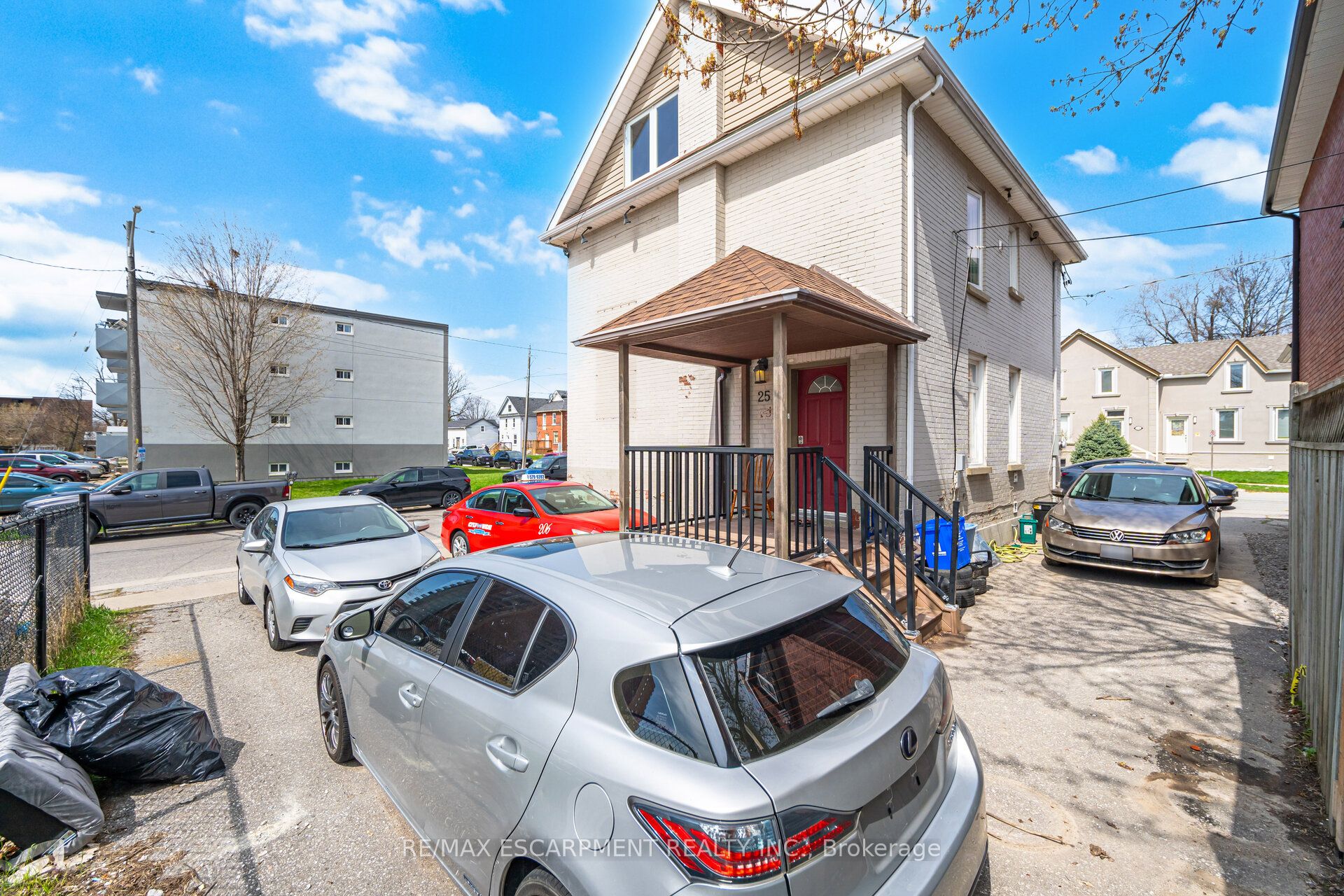25 Colborne Street W Property Photo 6