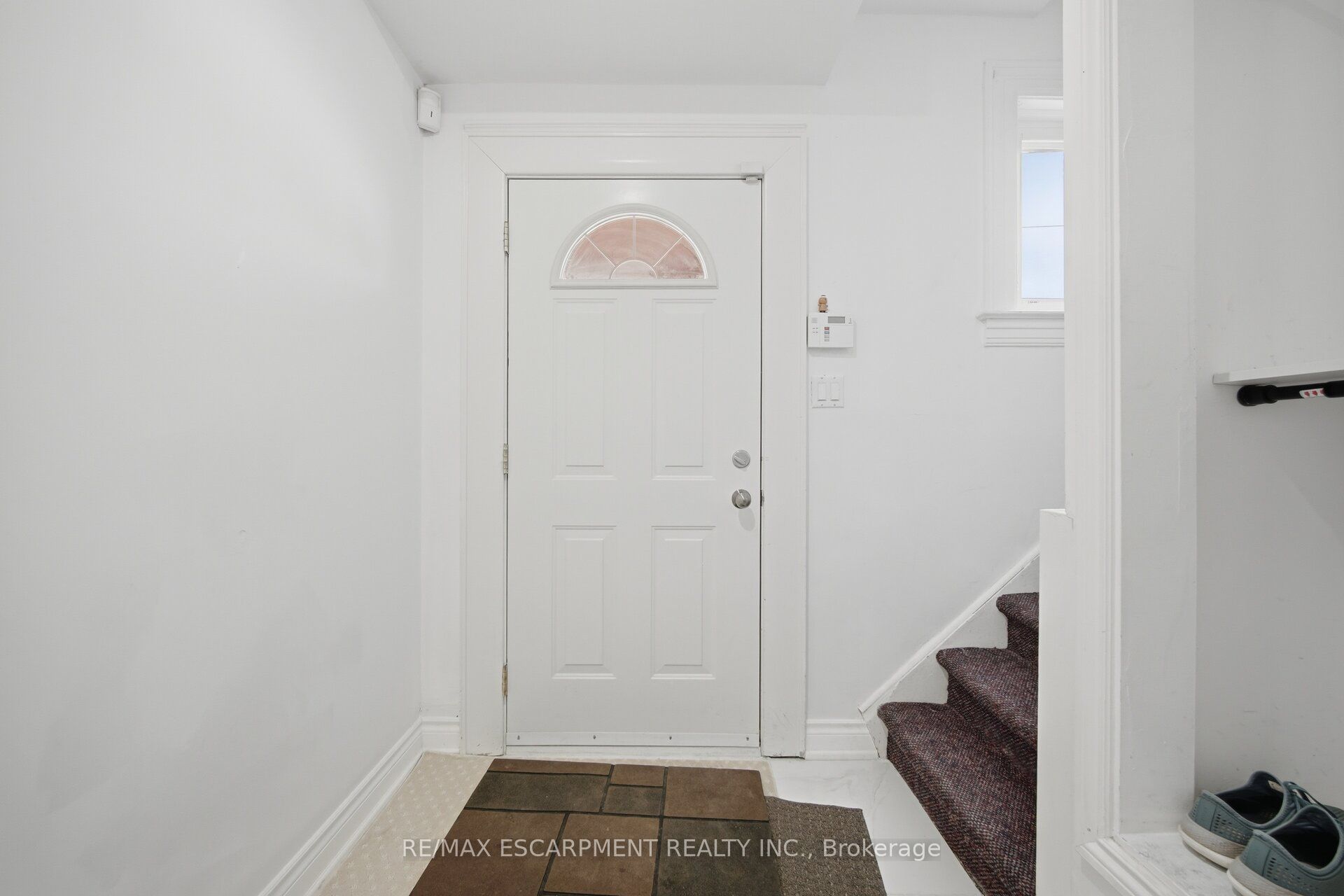 25 Colborne Street W Property Photo 8