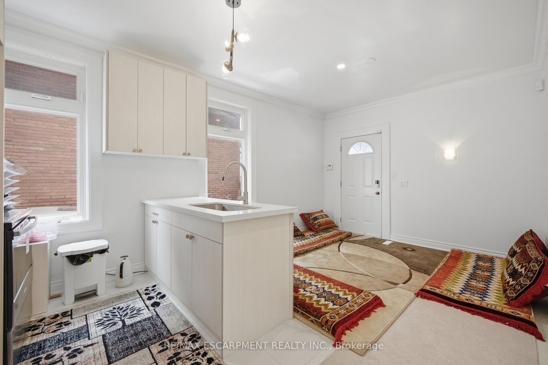 25 Colborne Street W Property Photo 10