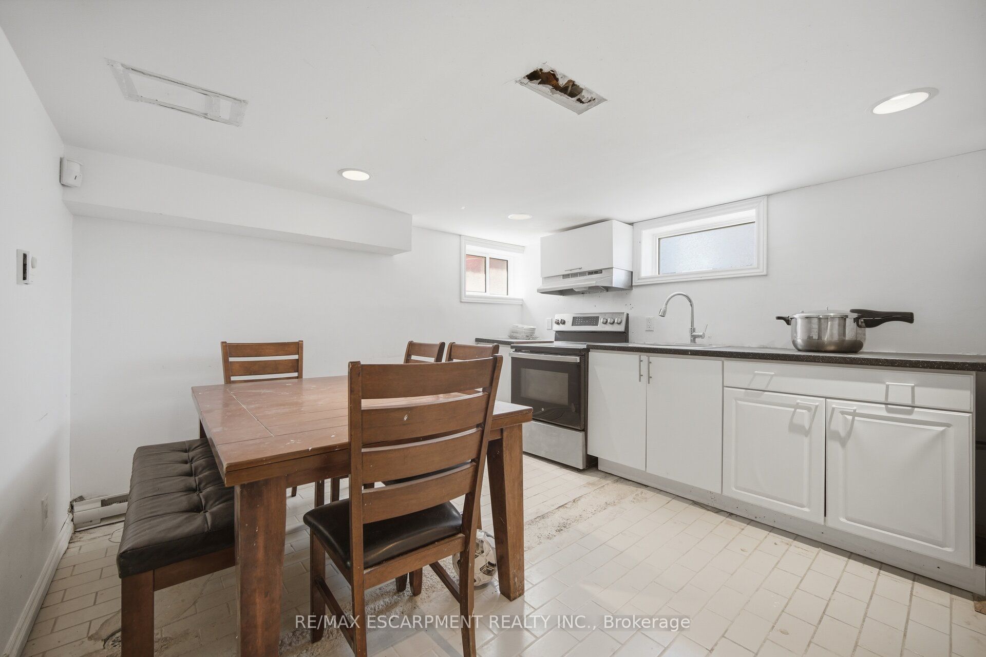 25 Colborne Street W Property Photo 27