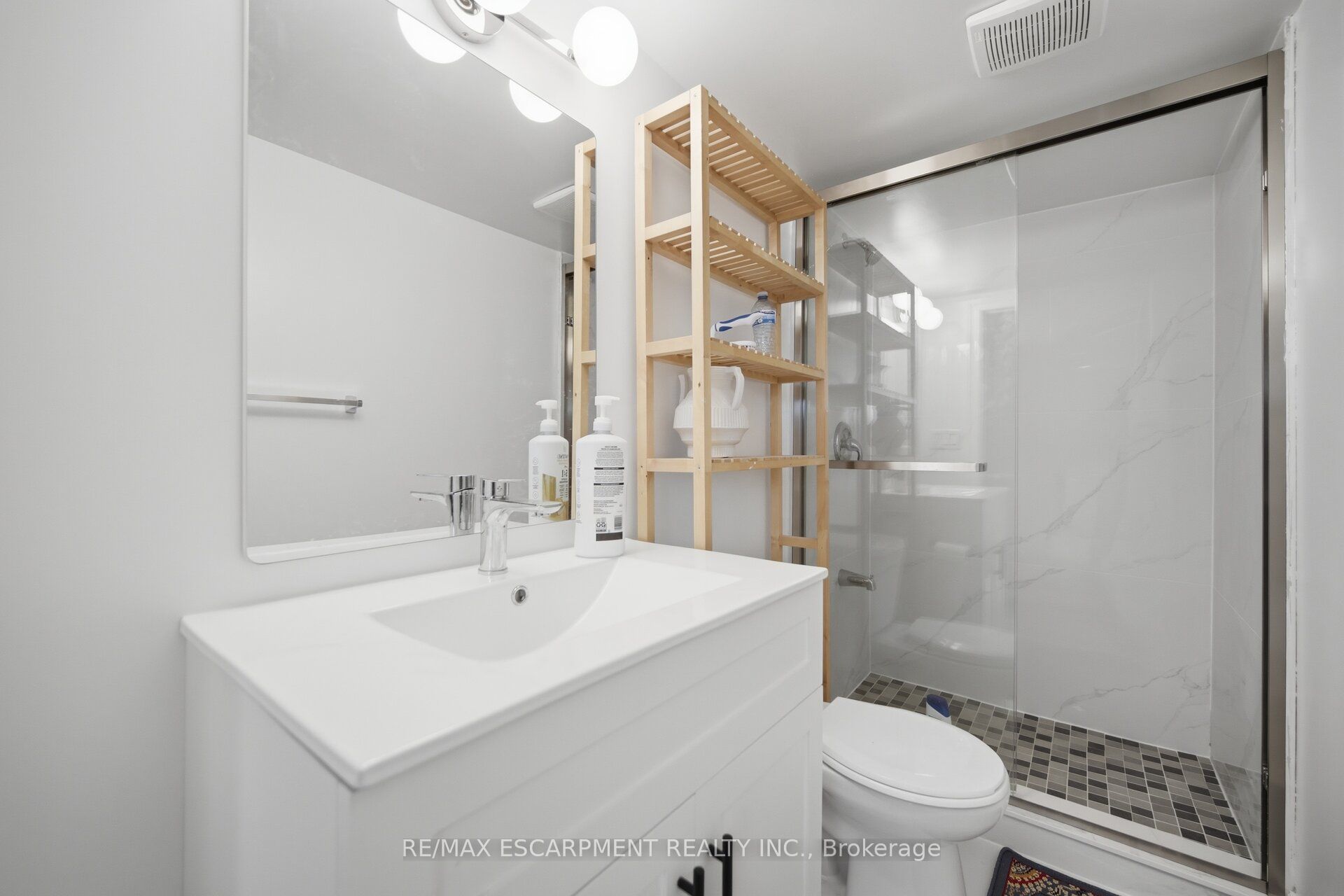25 Colborne Street W Property Photo 31