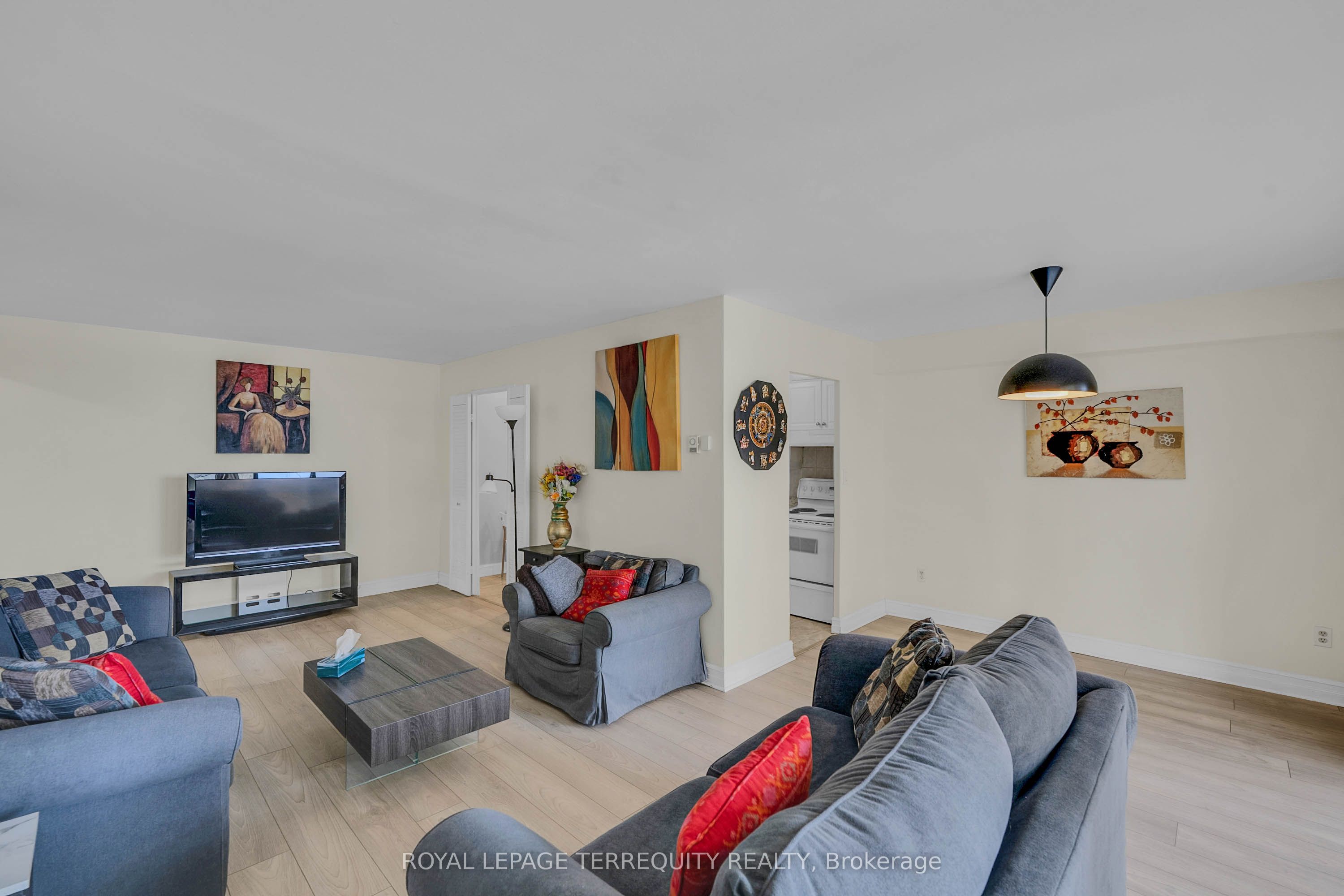 1 Massey Square 1703 Property Photo 9