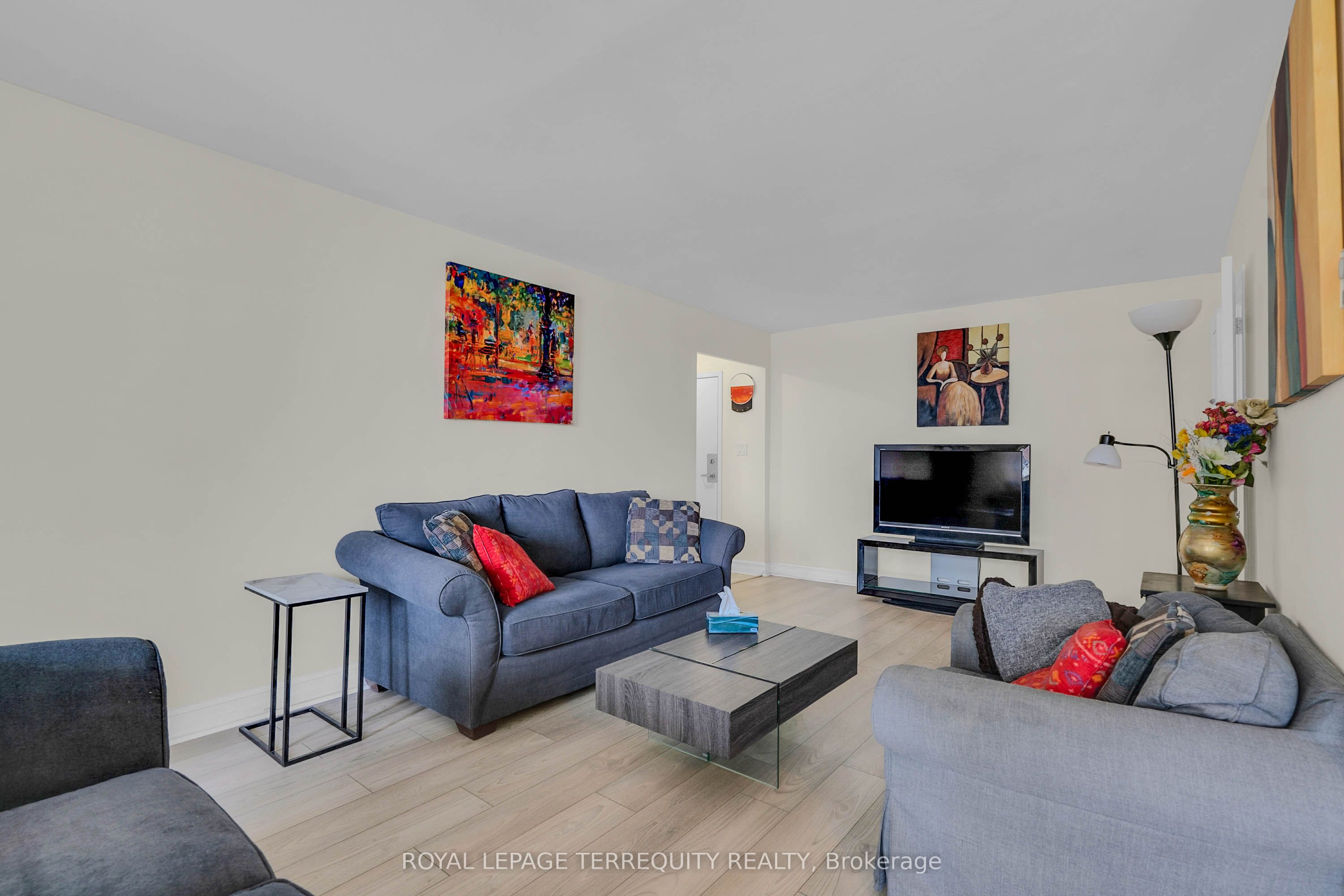 1 Massey Square 1703 Property Photo 10