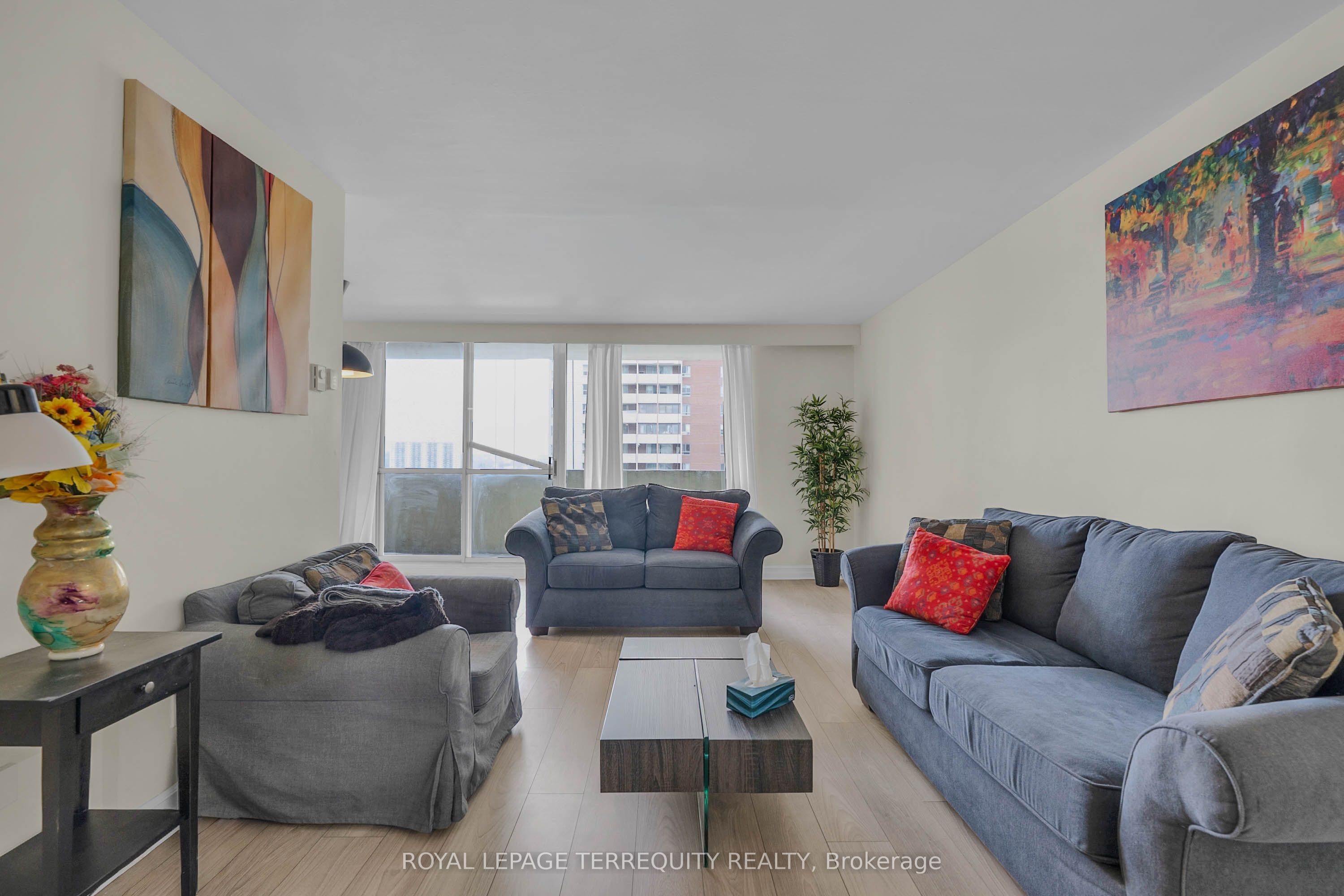 1 Massey Square 1703 Property Photo 11