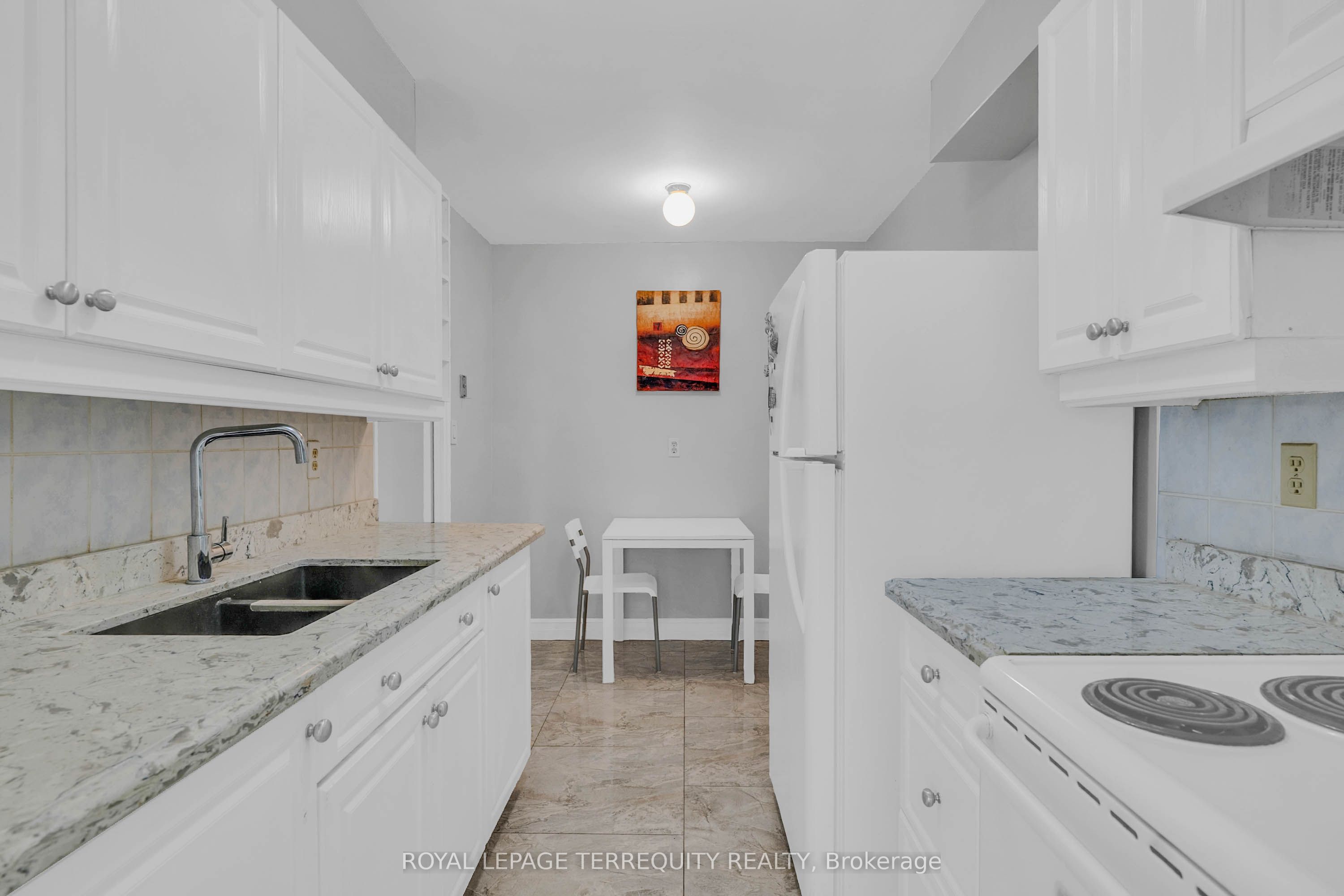 1 Massey Square 1703 Property Photo 13