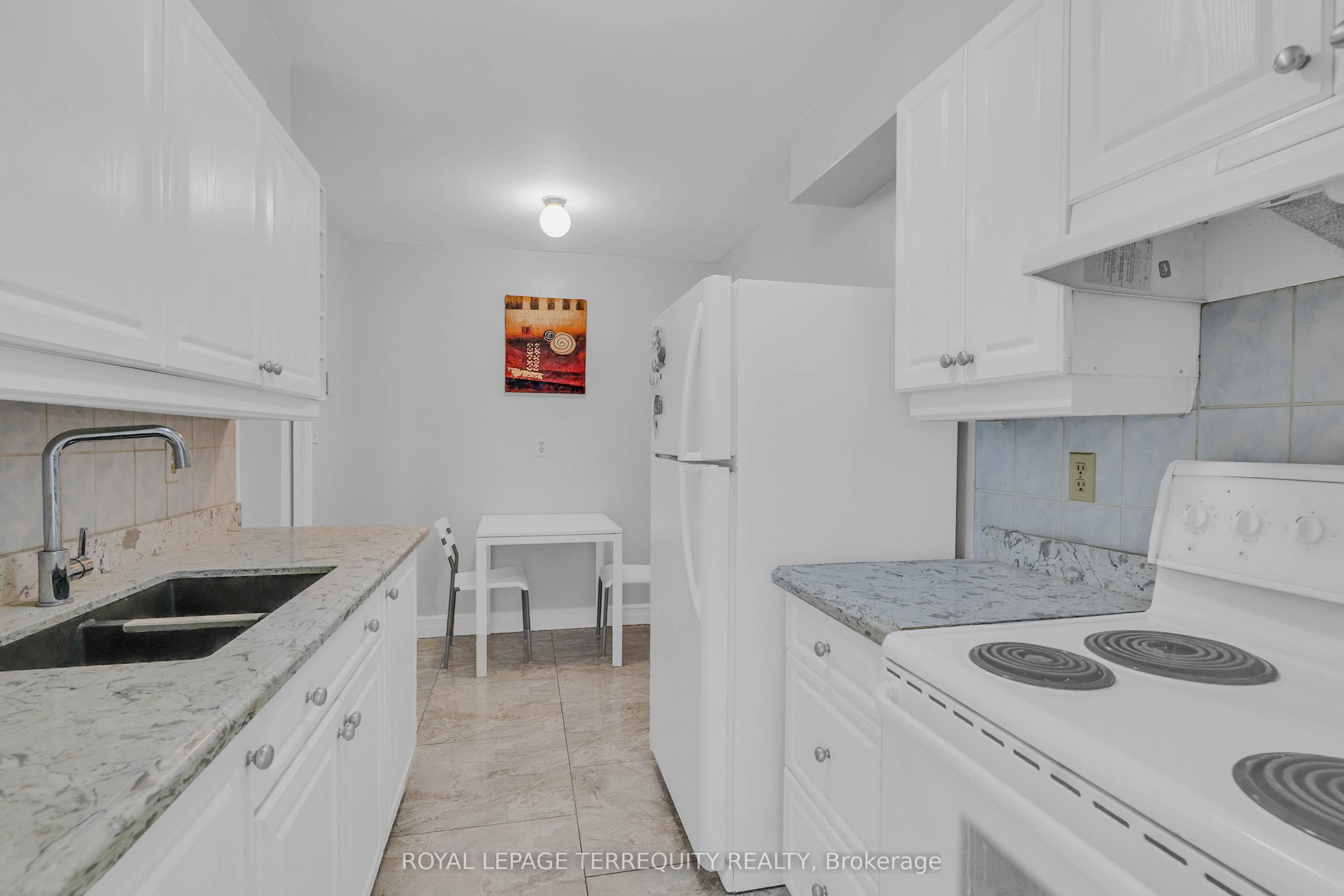 1 Massey Square 1703 Property Photo 14