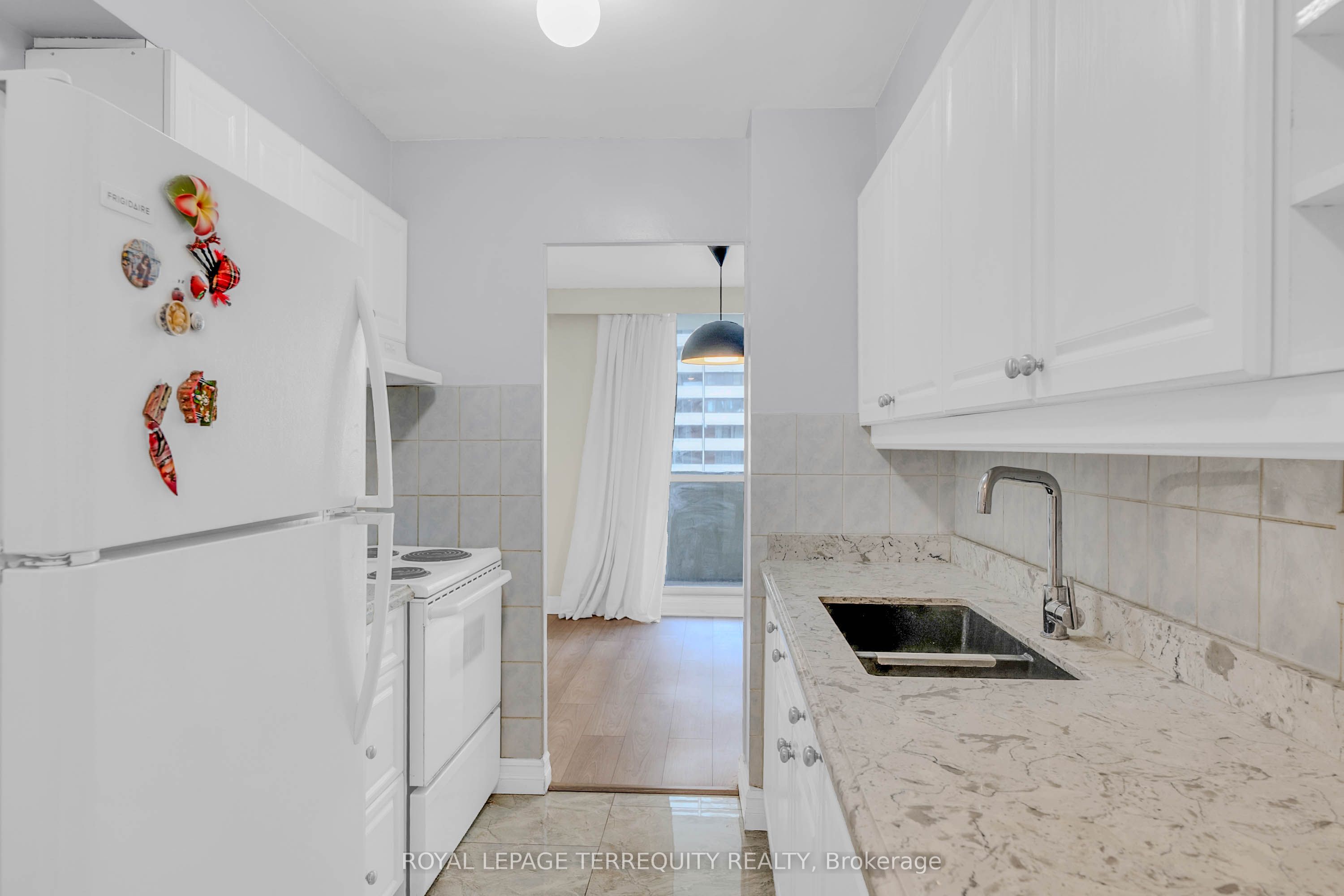 1 Massey Square 1703 Property Photo 15