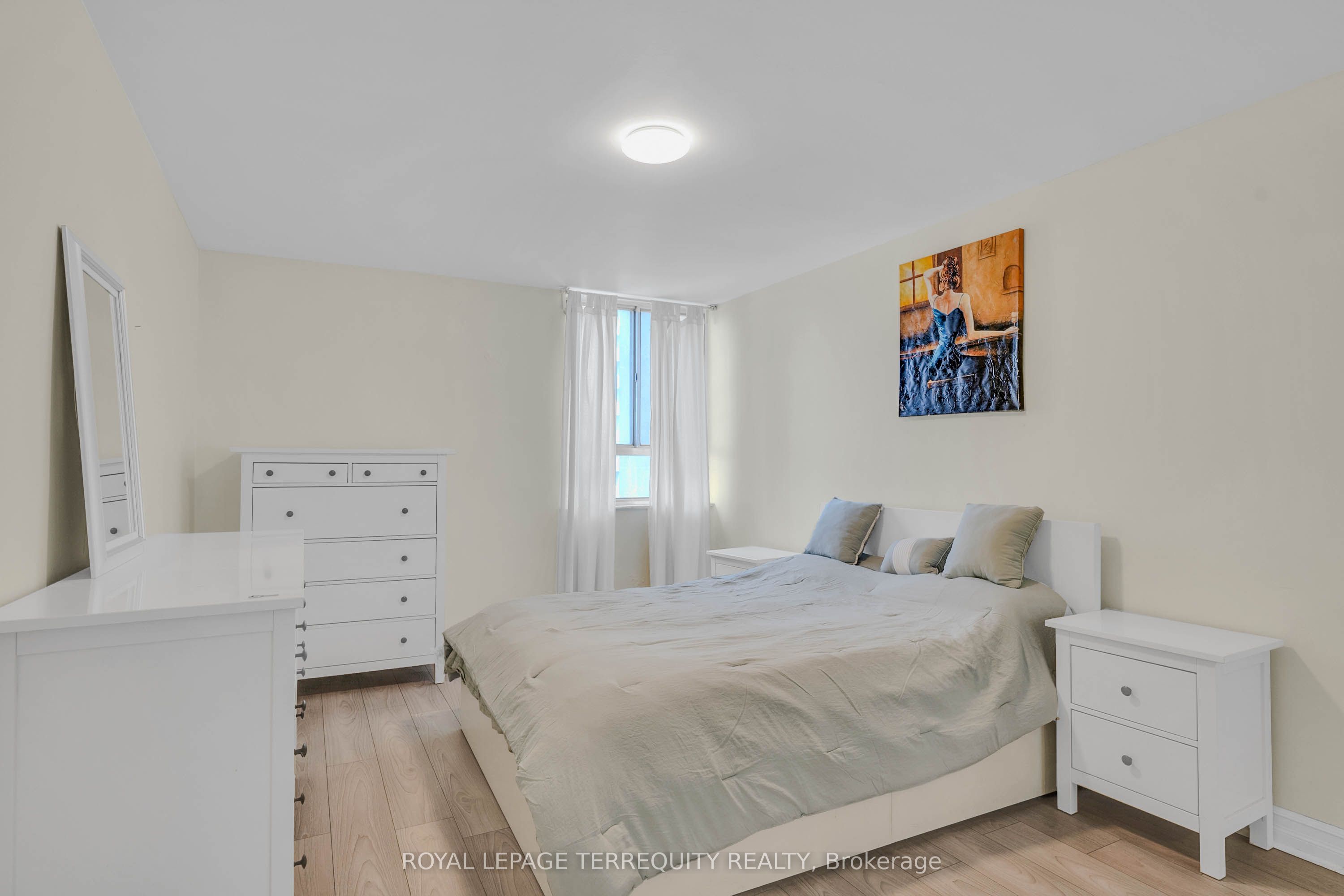 1 Massey Square 1703 Property Photo 18