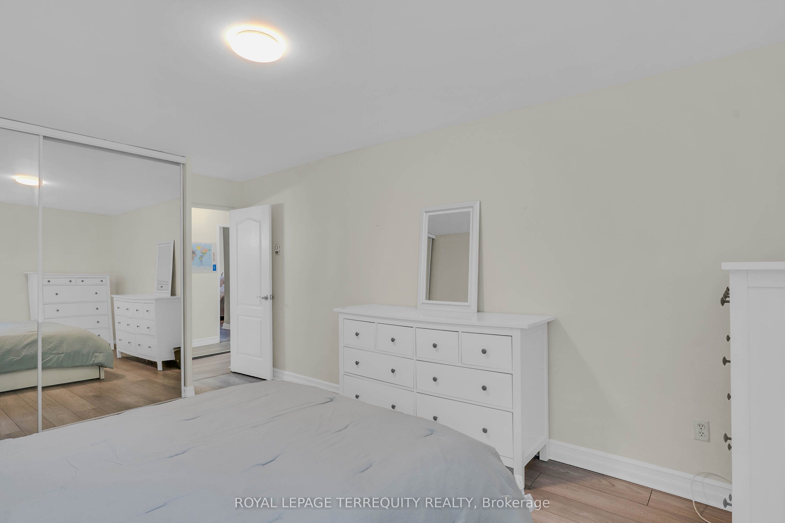 1 Massey Square 1703 Property Photo 20