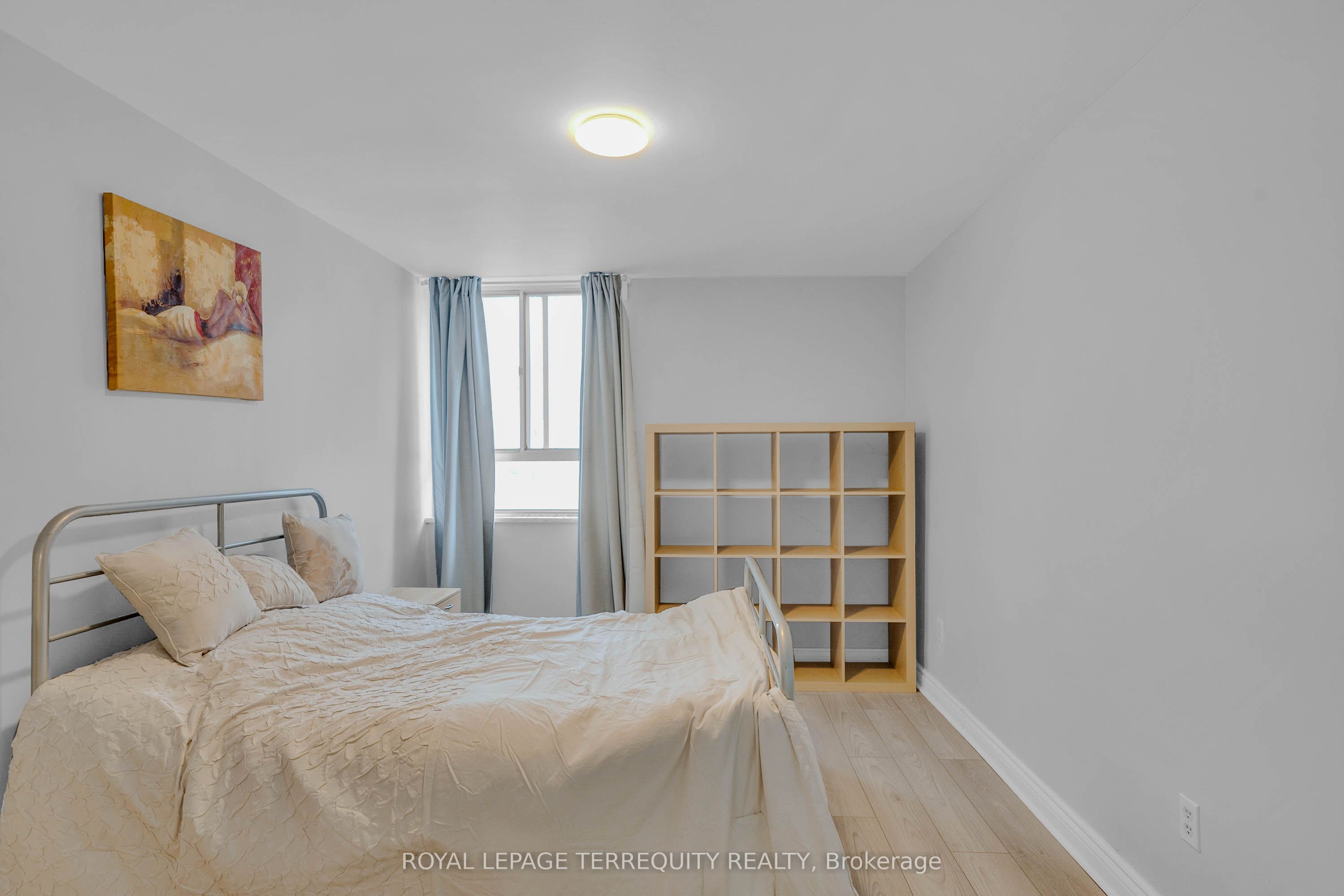 1 Massey Square 1703 Property Photo 21