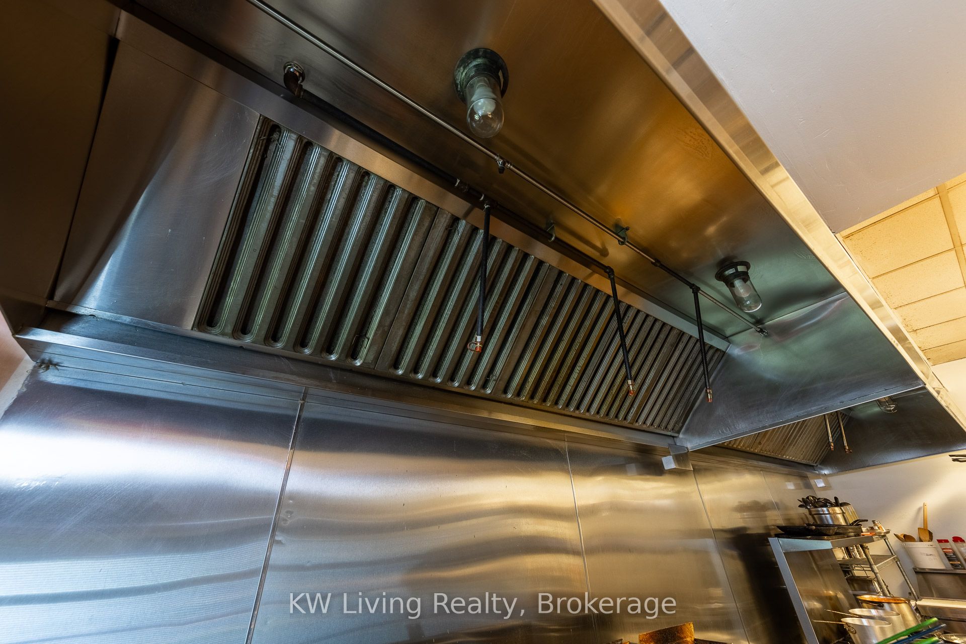 2183 & 2185 Danforth Avenue Property Photo 20