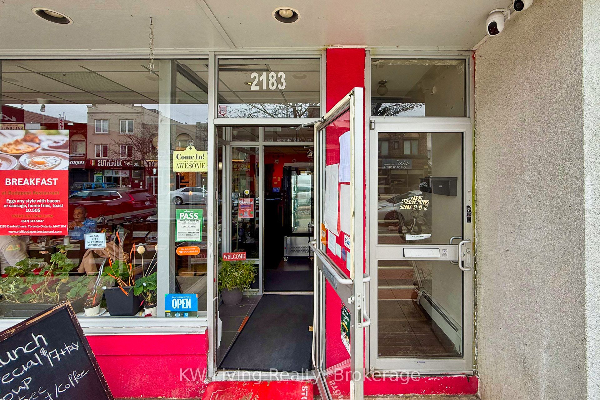 2183 & 2185 Danforth Avenue Property Photo 27