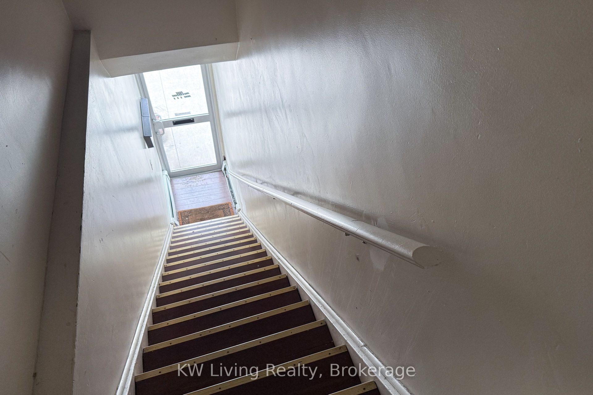 2183 & 2185 Danforth Avenue Property Photo 33