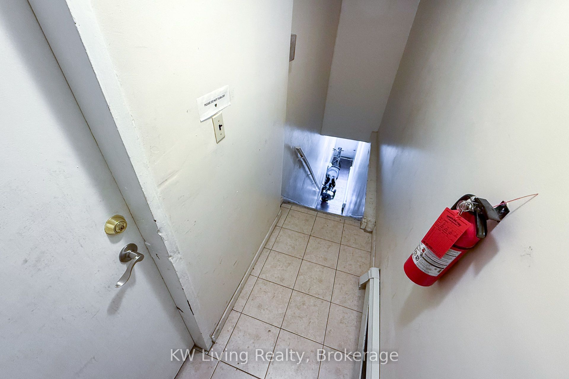 2183 & 2185 Danforth Avenue Property Photo 34