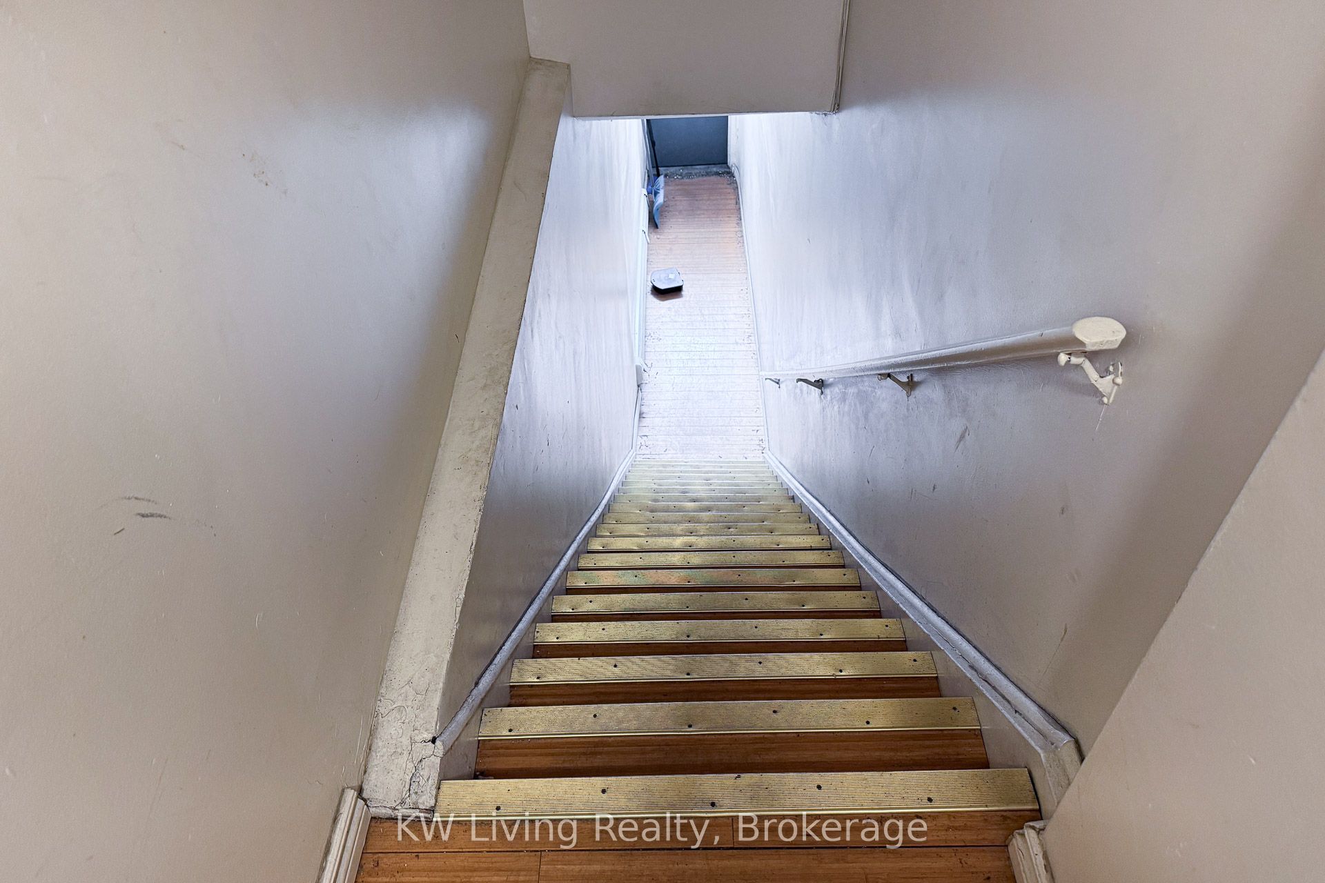2183 & 2185 Danforth Avenue Property Photo 38