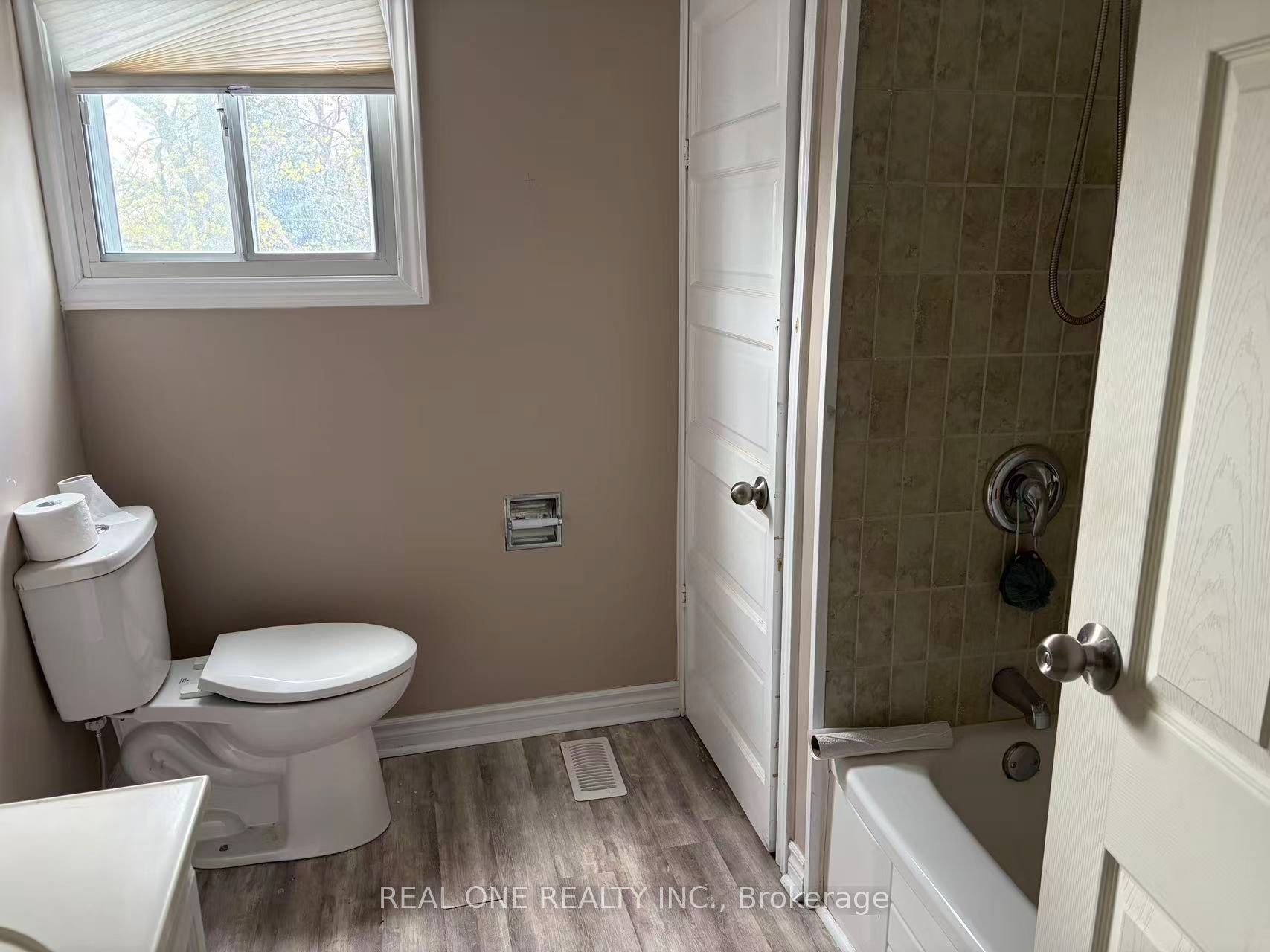 152 Park Rd South Property Photo 8