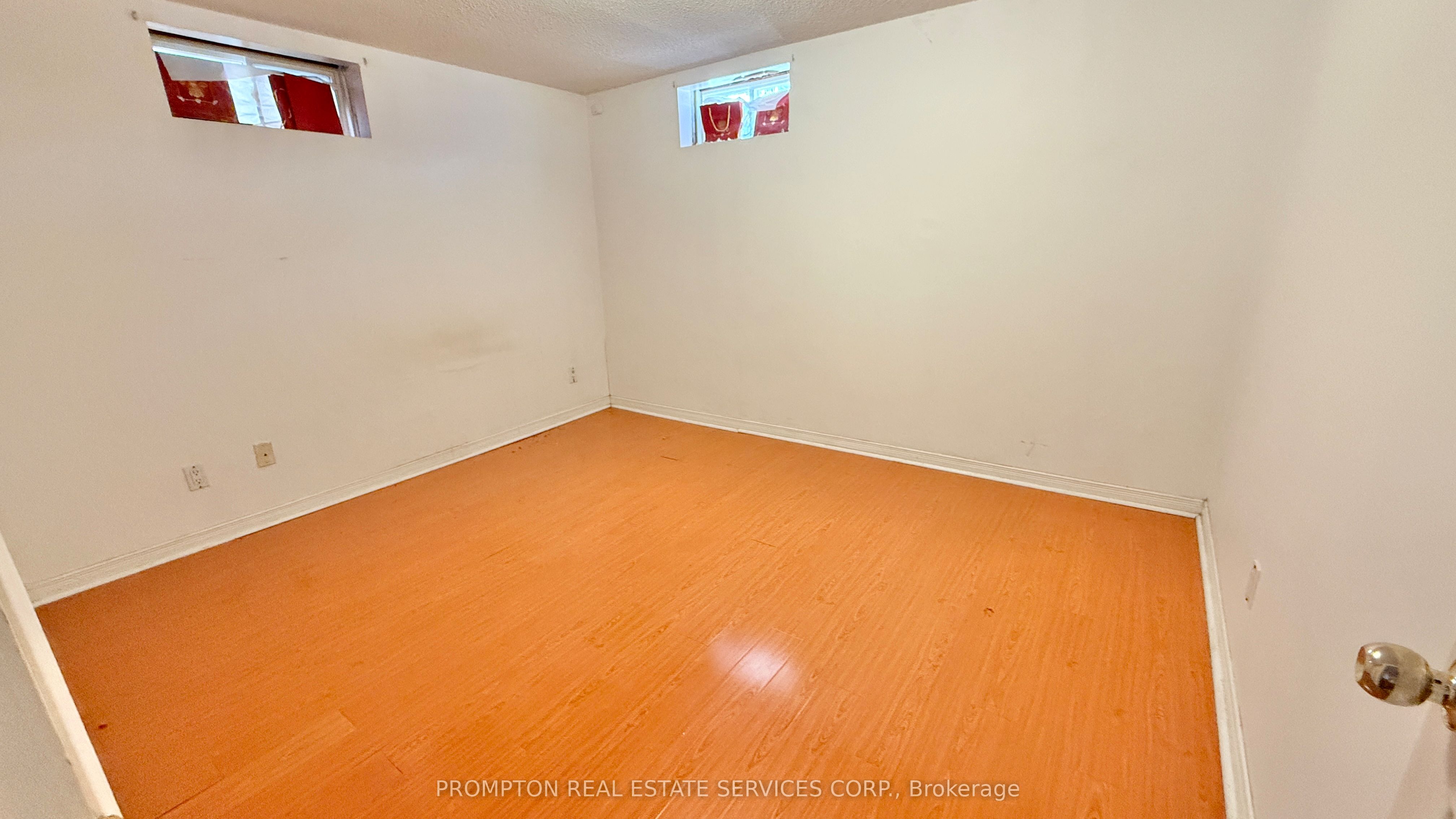 235 Roxanne Crescent Property Photo 4
