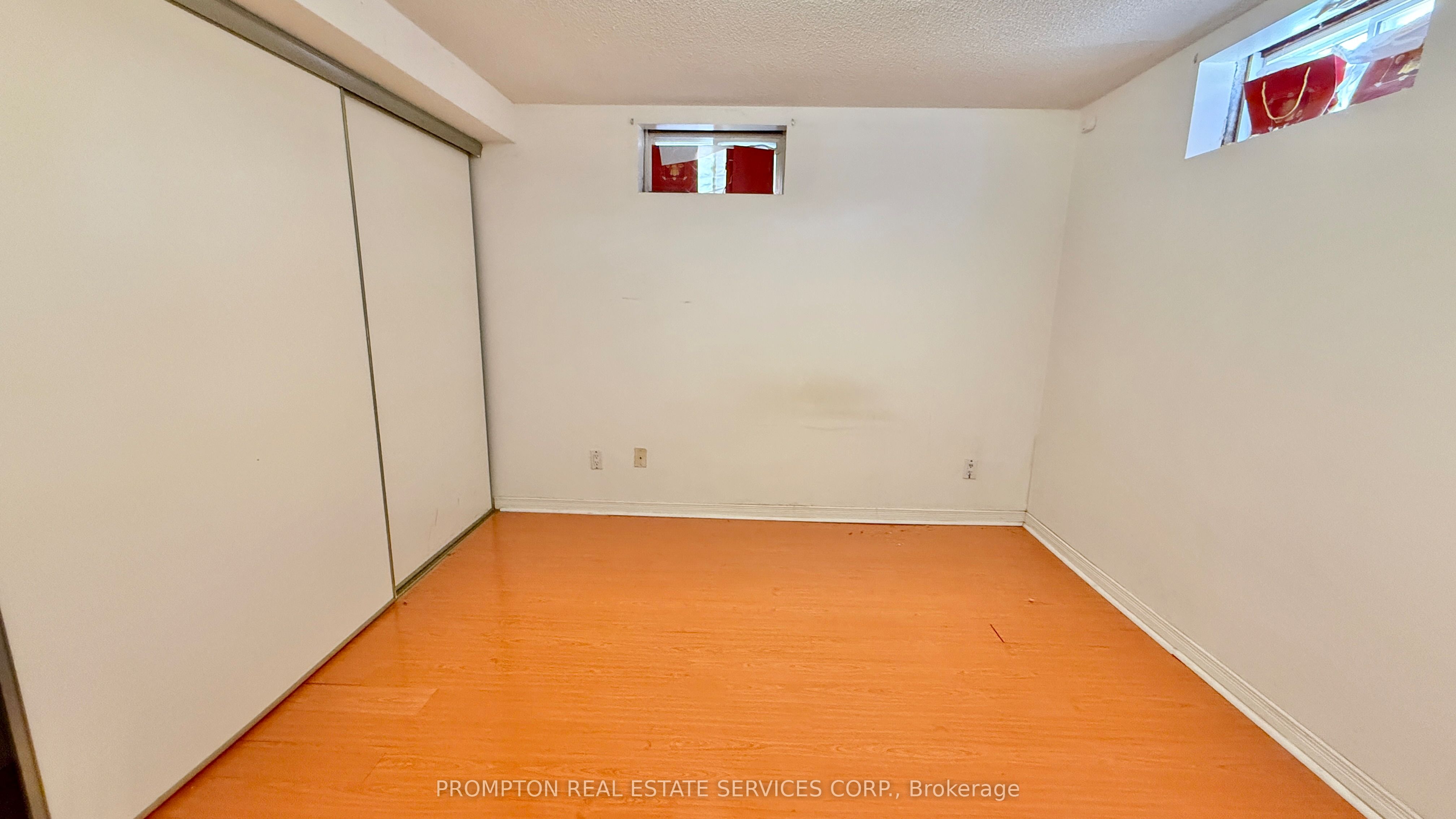 235 Roxanne Crescent Property Photo 6
