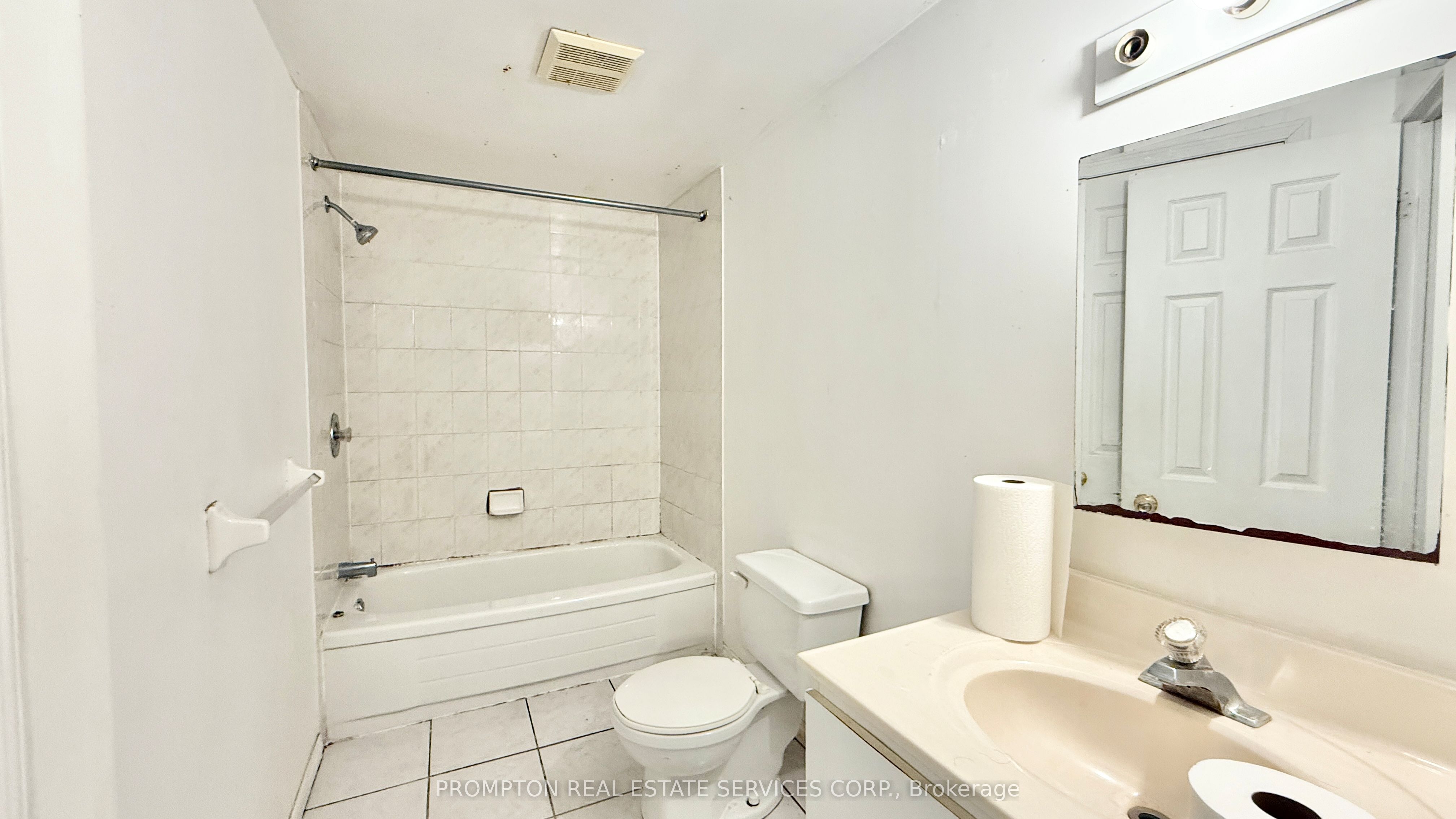 235 Roxanne Crescent Property Photo 8