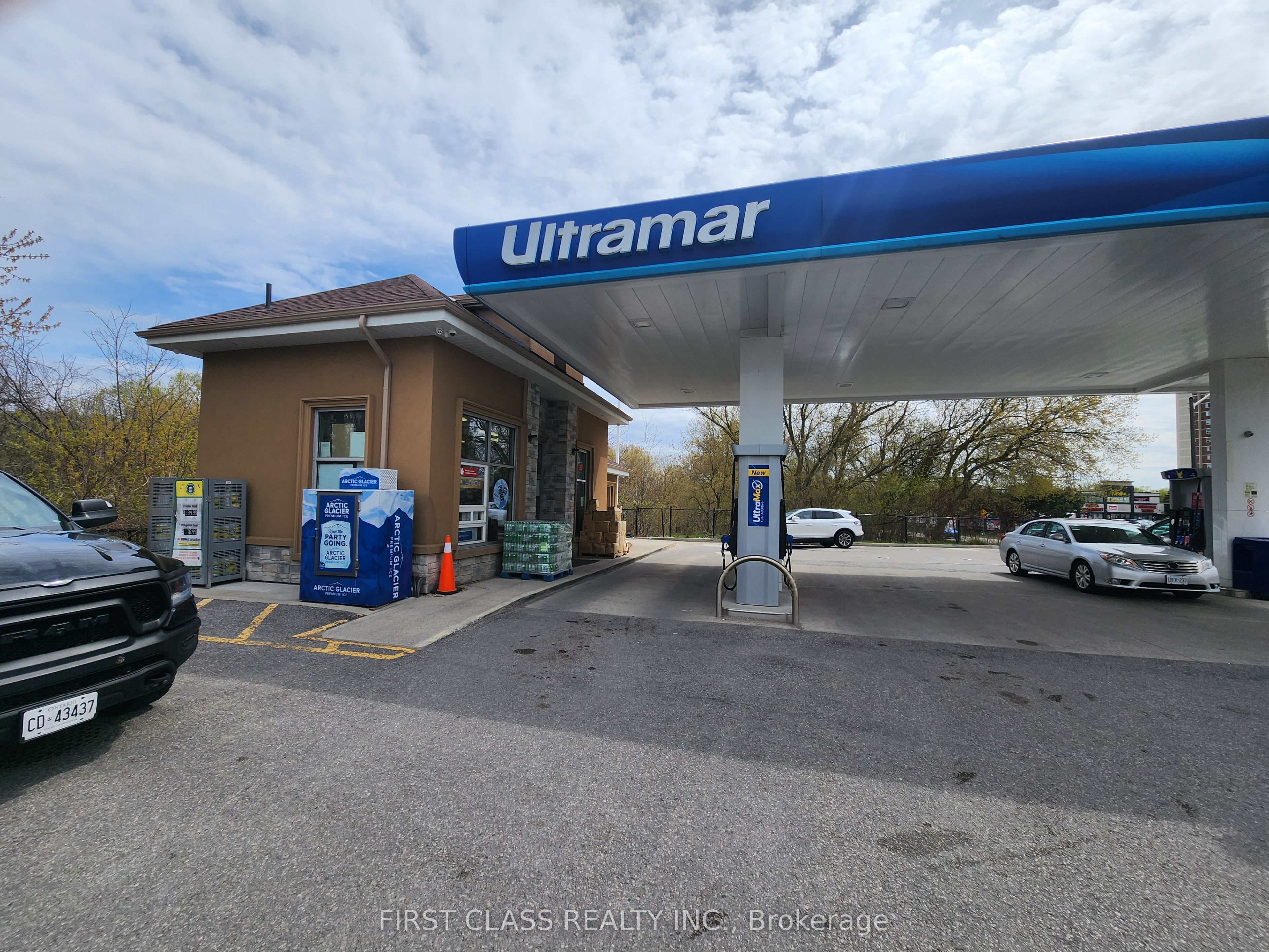 951 Dundas Street W Property Photo 5