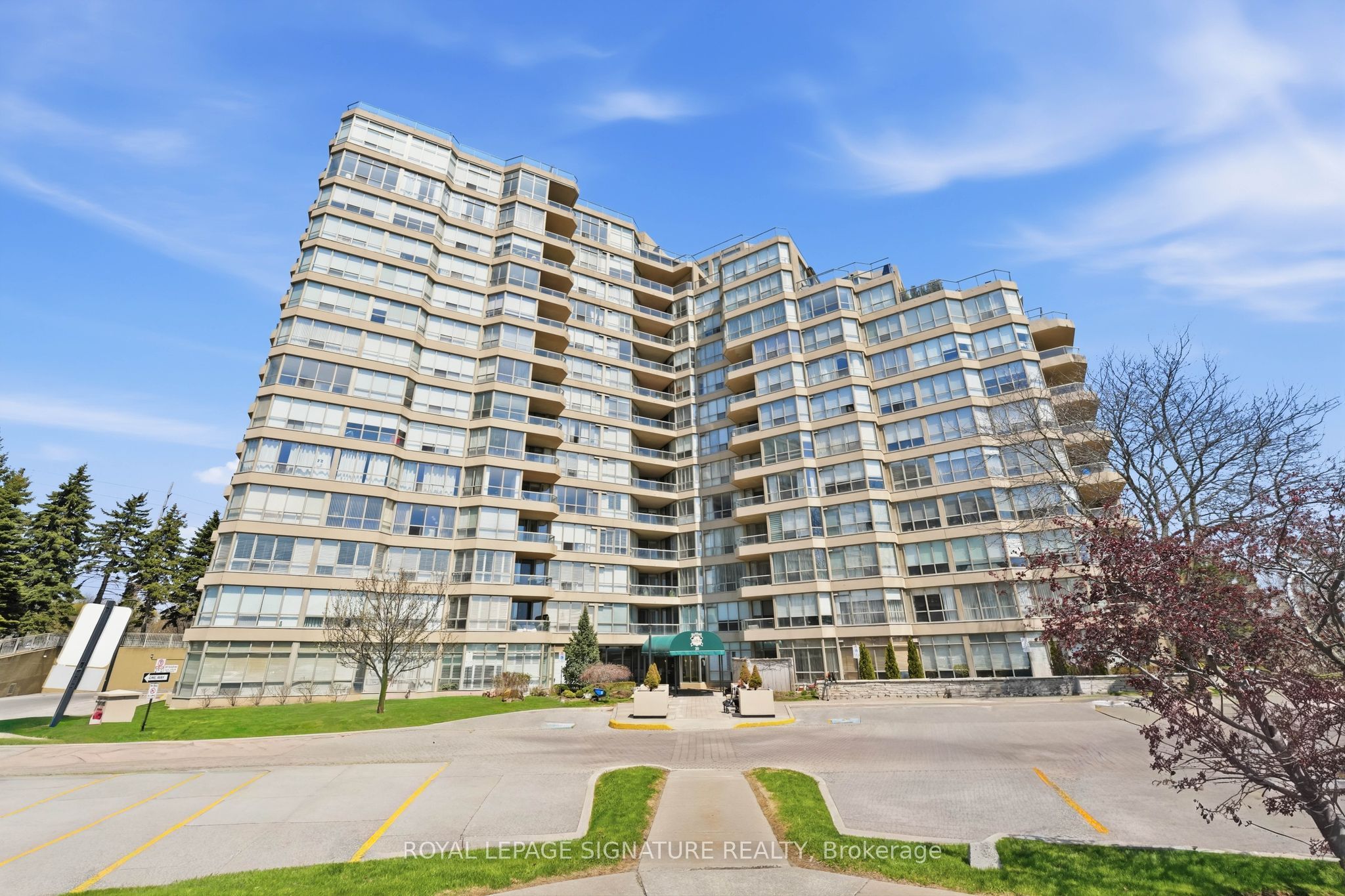 20 Guildwood Parkway Ph1 Property Photo 1