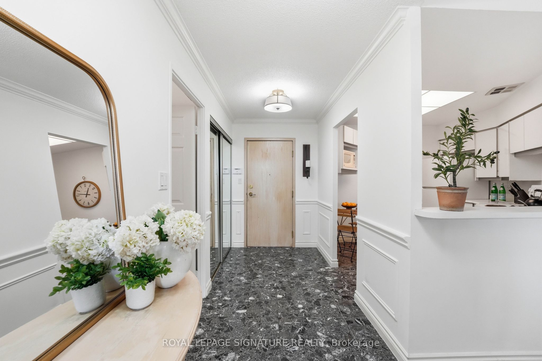 20 Guildwood Parkway Ph1 Property Photo 3