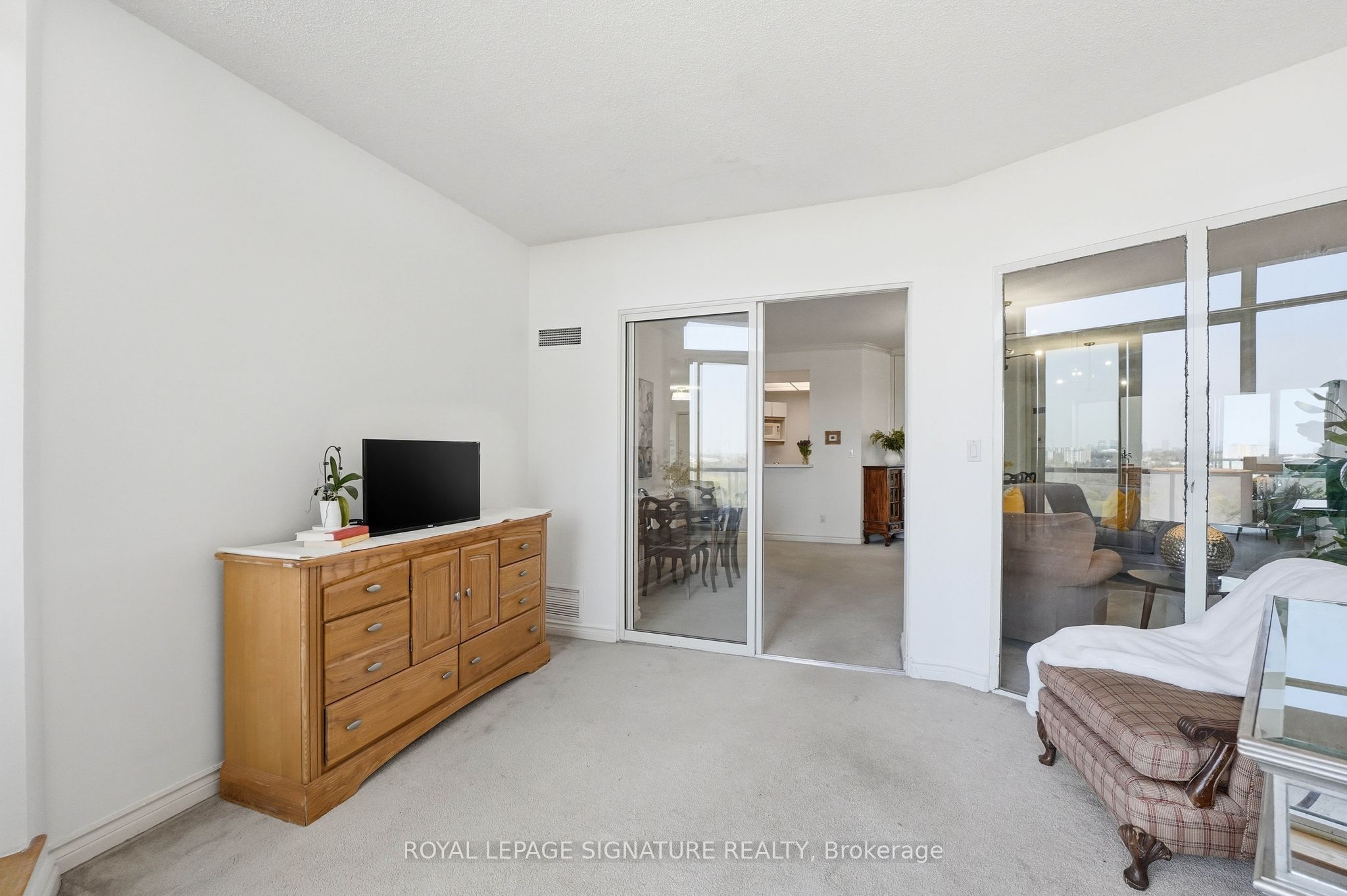 20 Guildwood Parkway Ph1 Property Photo 15