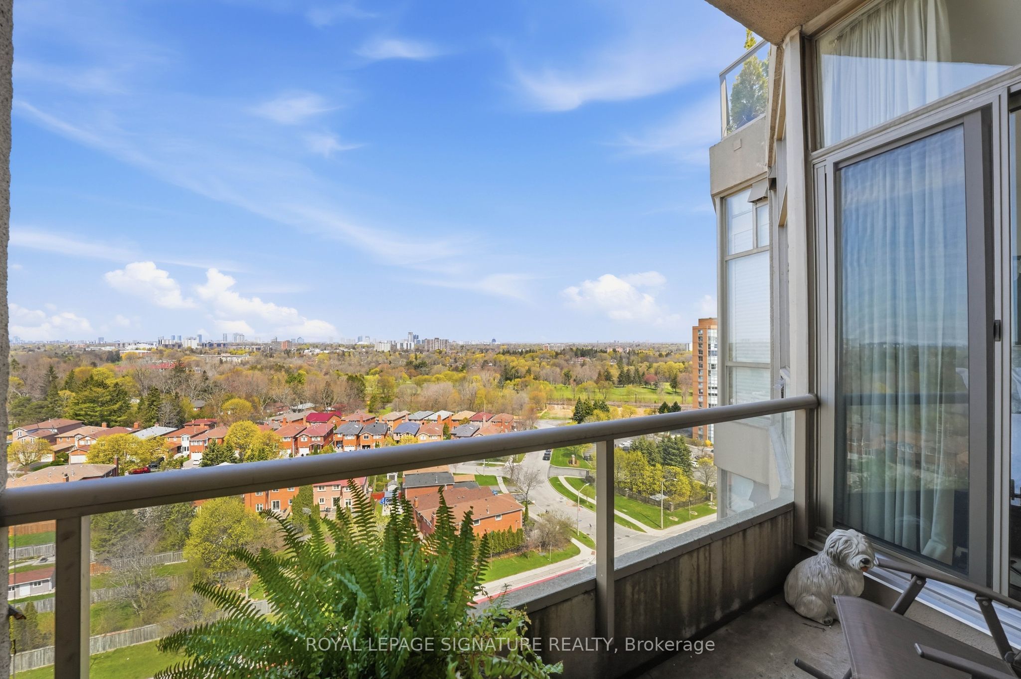 20 Guildwood Parkway Ph1 Property Photo 16