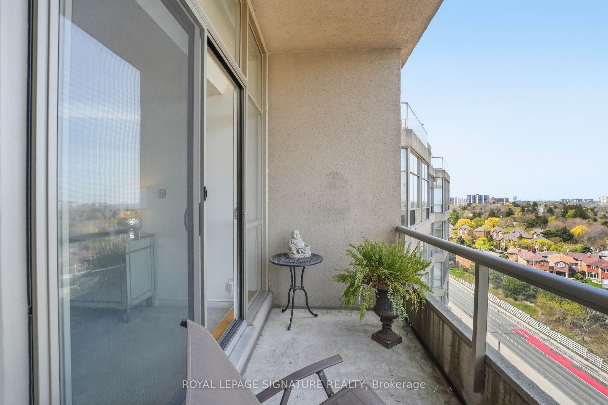 20 Guildwood Parkway Ph1 Property Photo 17