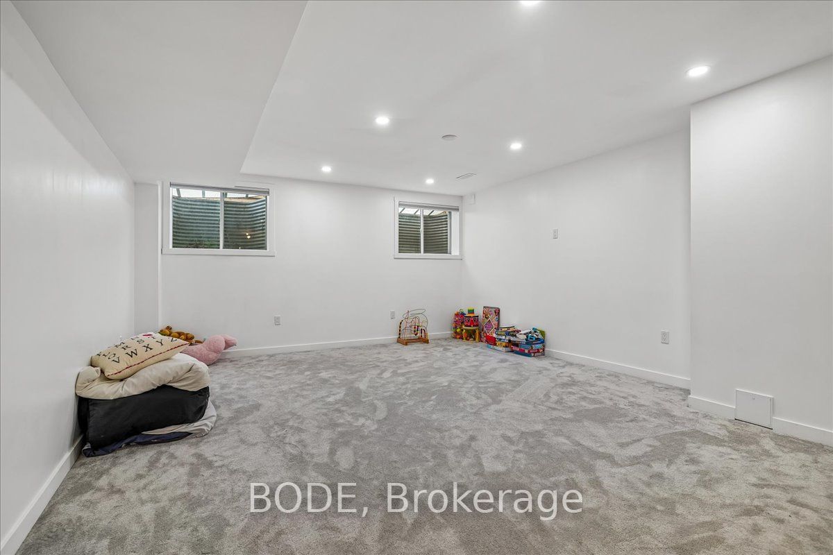 15 Huggins Drive Property Photo 42