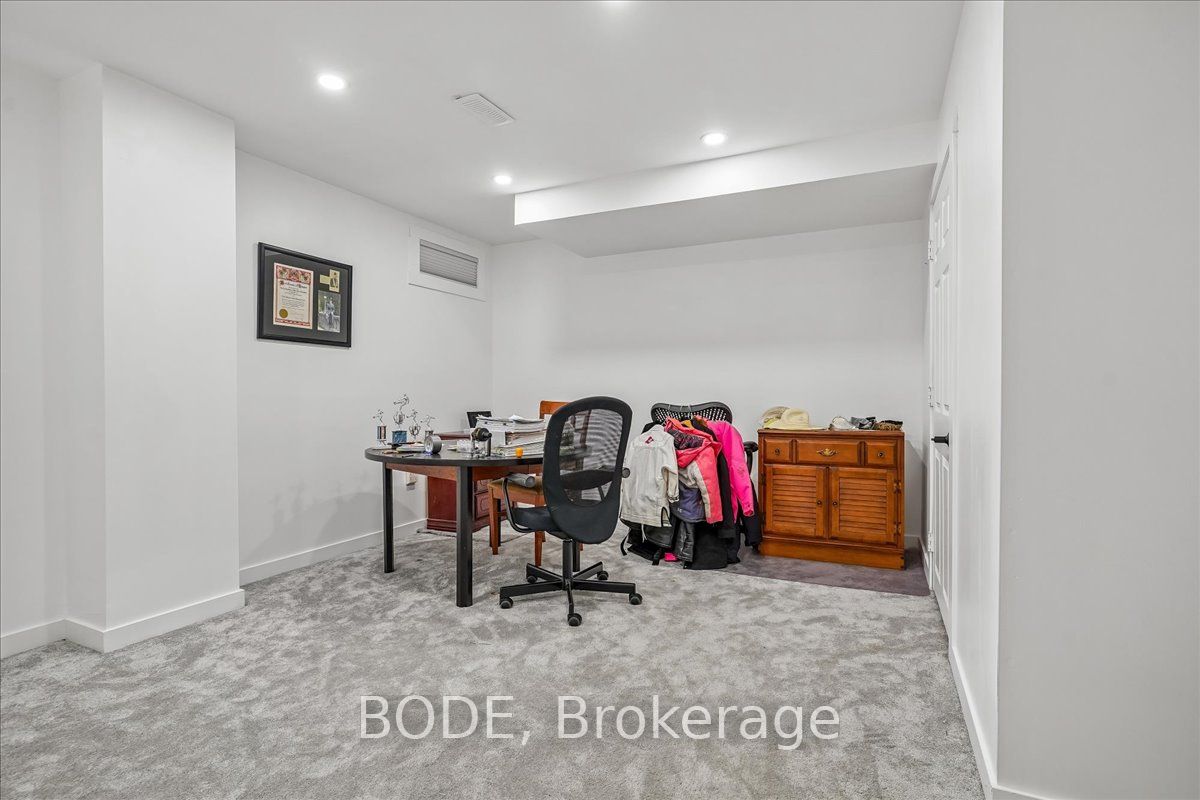 15 Huggins Drive Property Photo 45