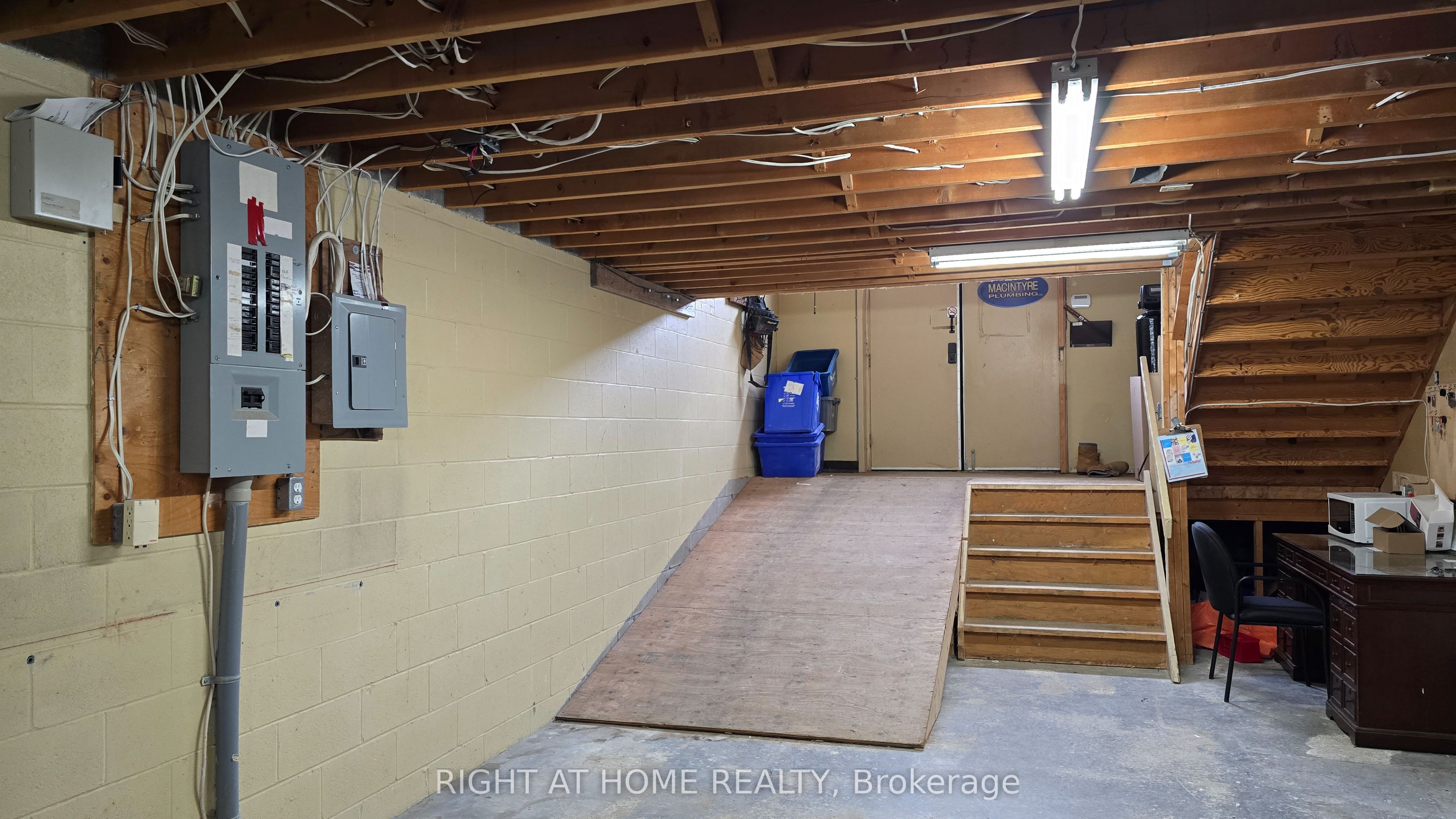 237 Queen Street Property Photo 2