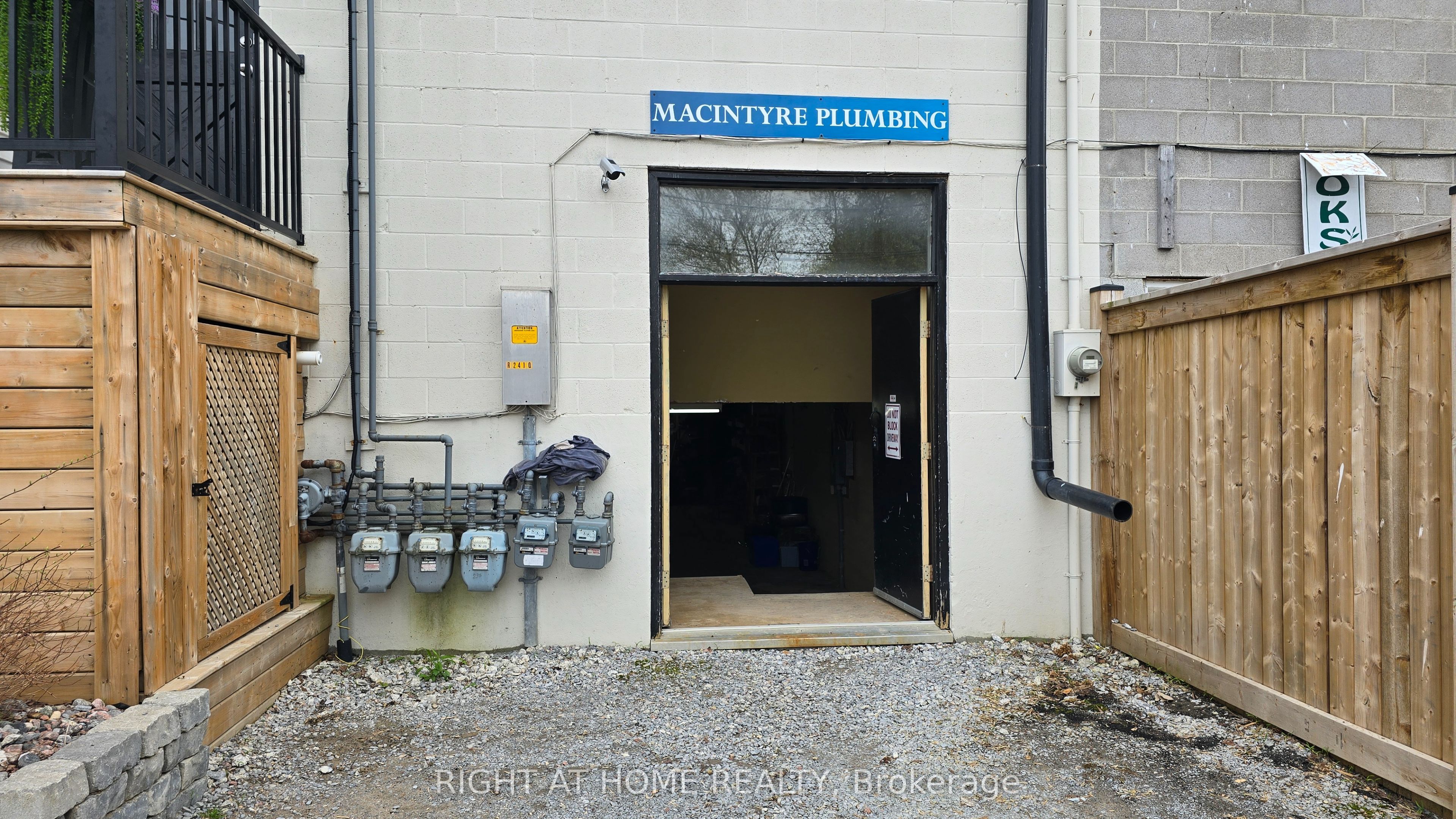 237 Queen Street Property Photo 4