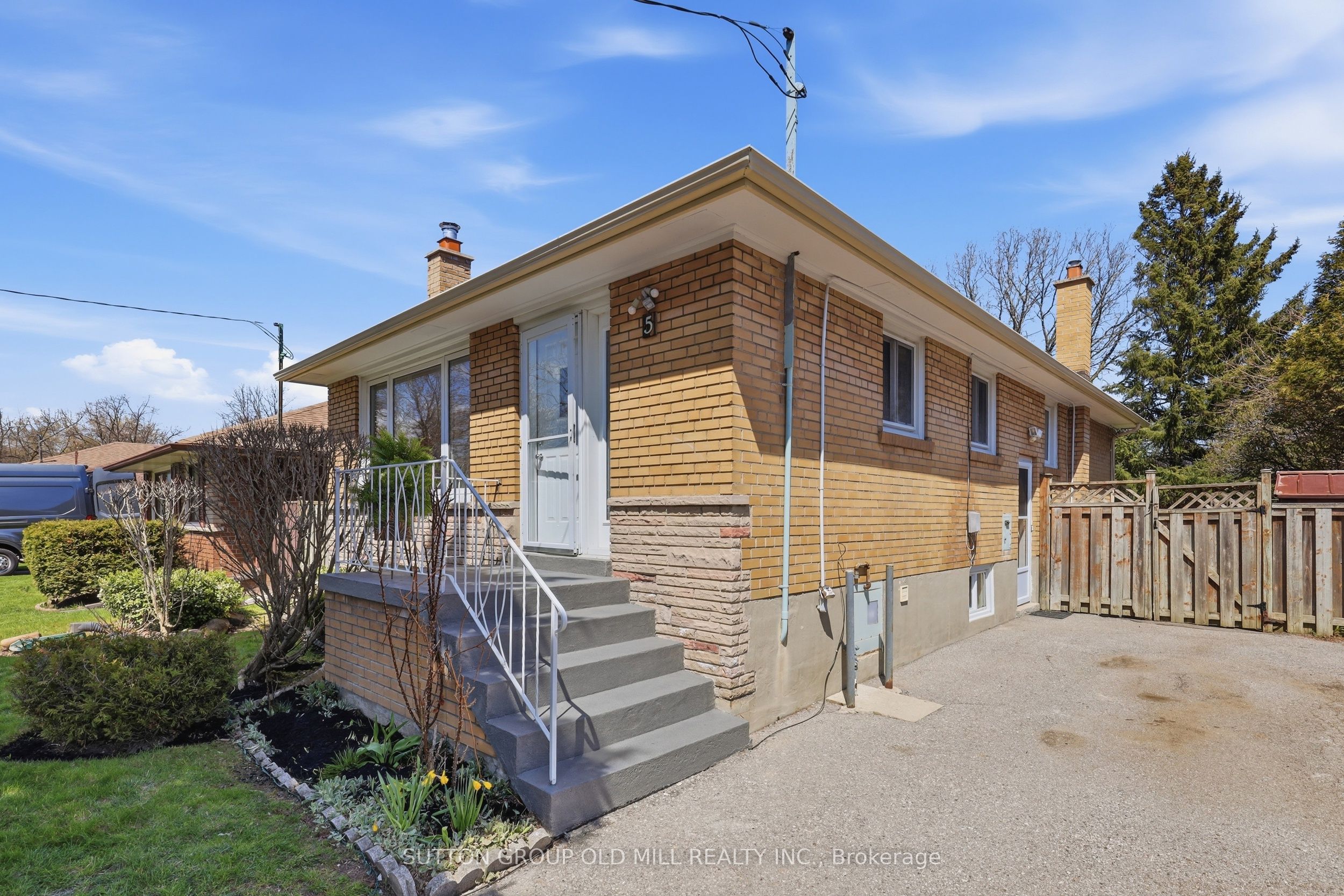 5 Greyabbey Trail Property Photo 2