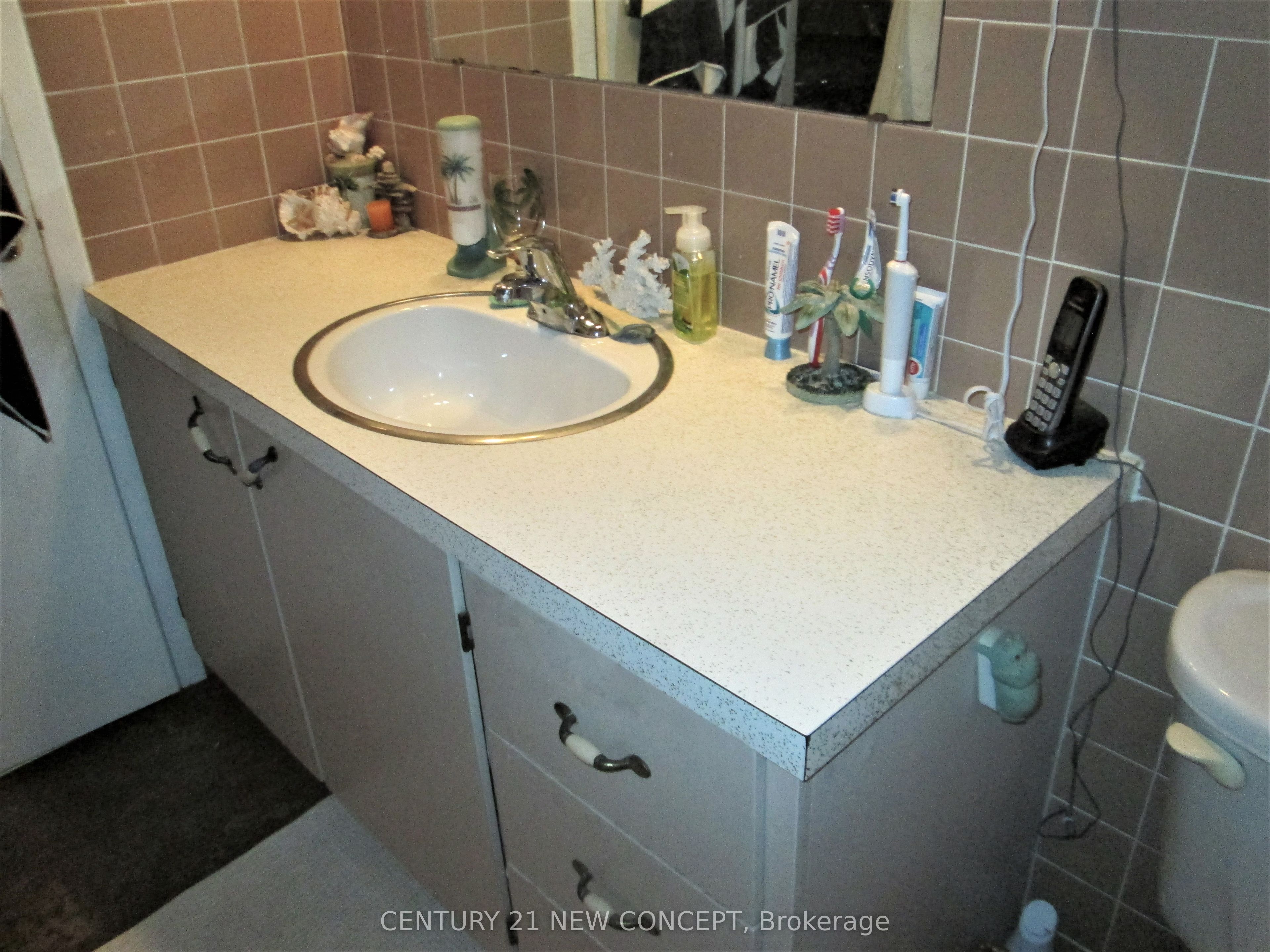 580 Digby Avenue Property Photo 27