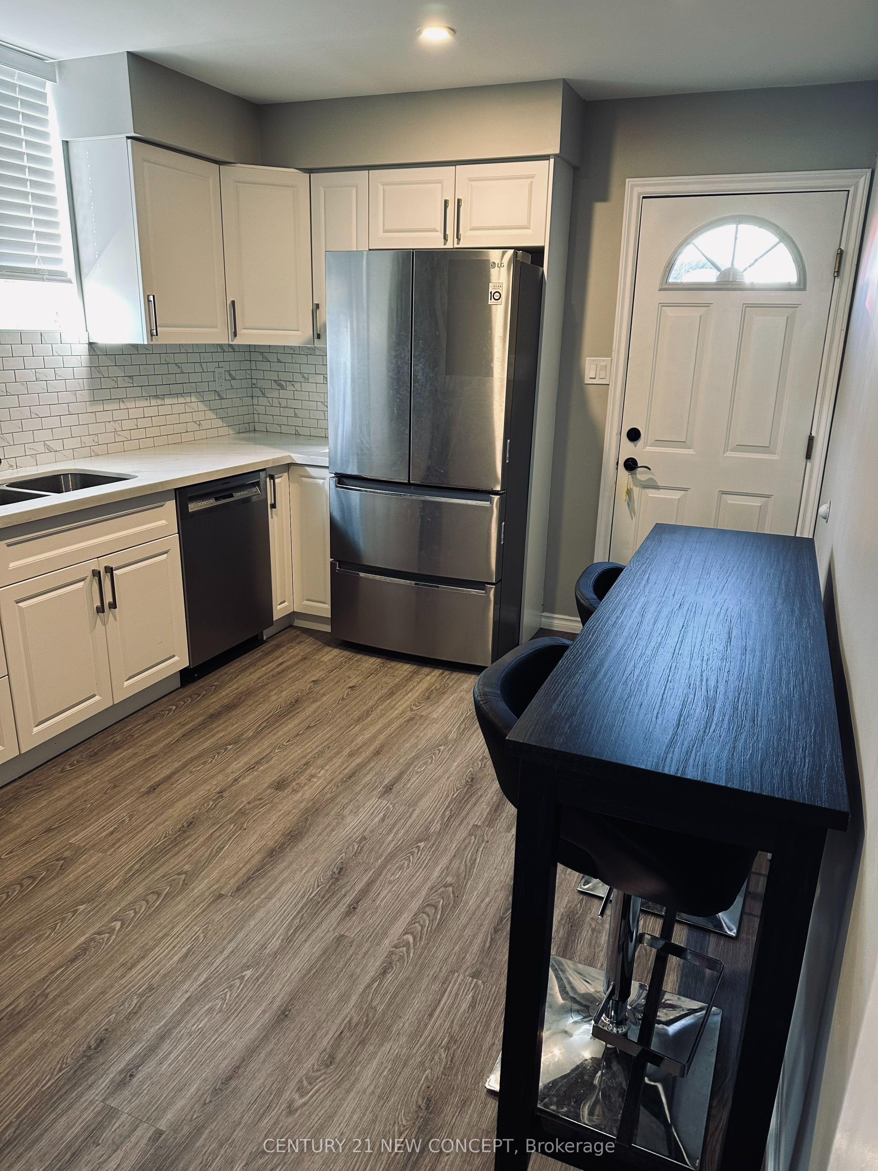 580 Digby Avenue Property Photo 8