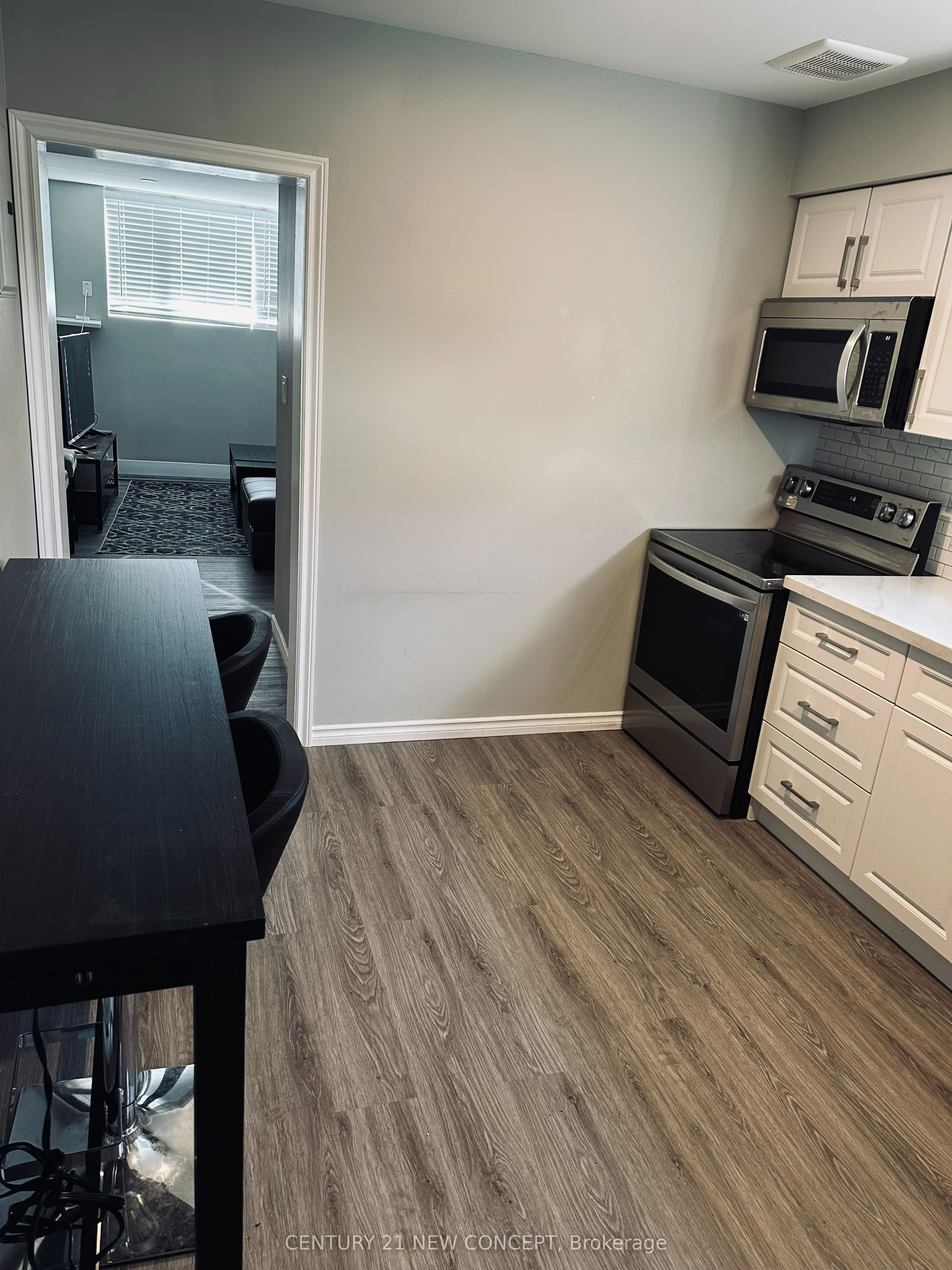 580 Digby Avenue Property Photo 9