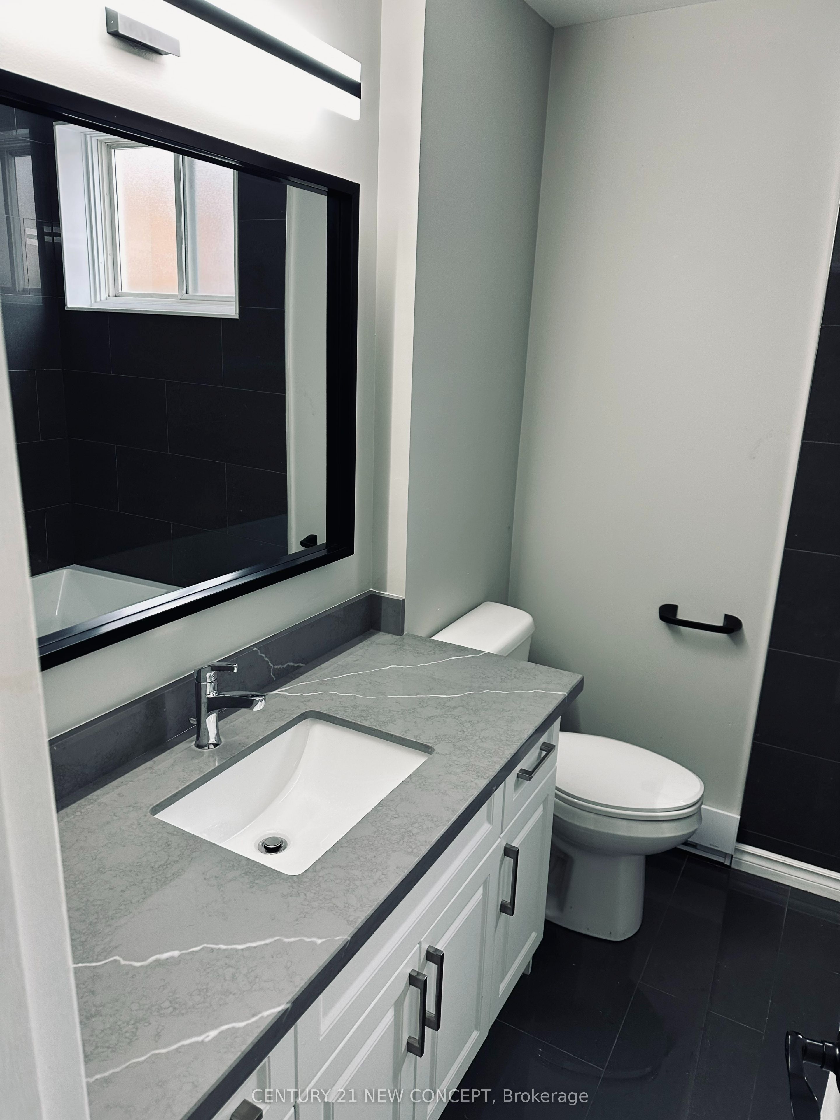 580 Digby Avenue Property Photo 14