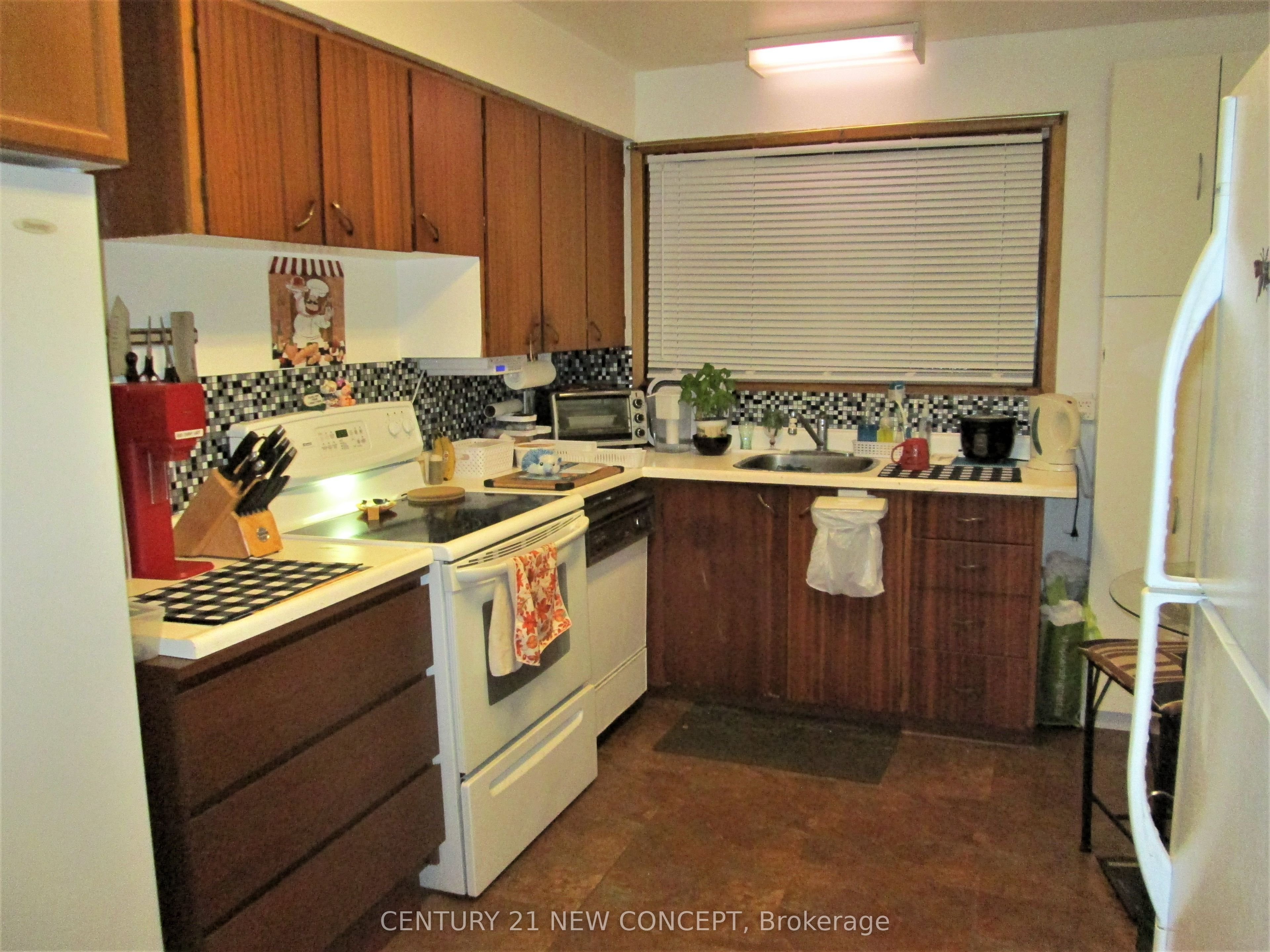 580 Digby Avenue Property Photo 17
