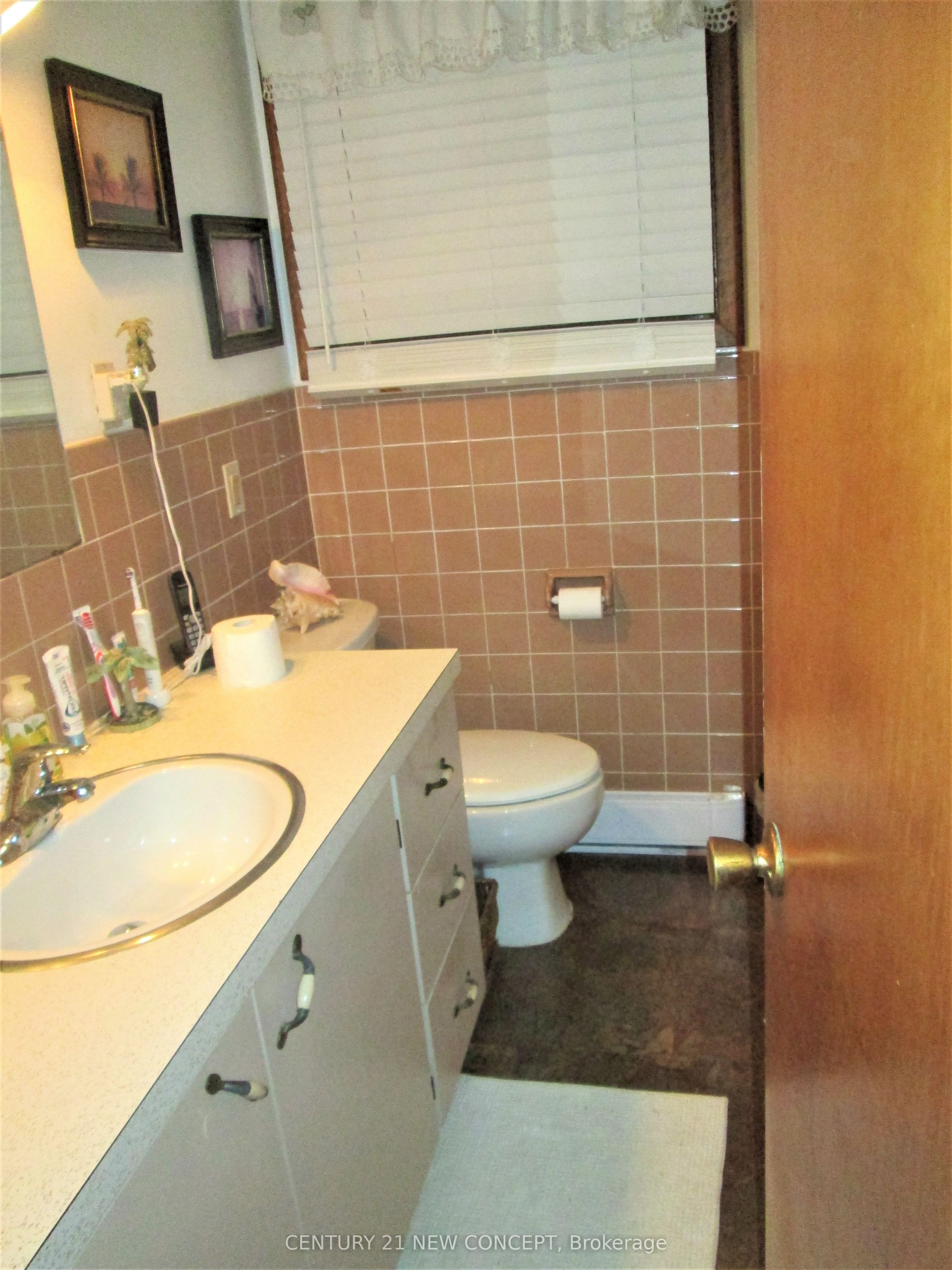 580 Digby Avenue Property Photo 28