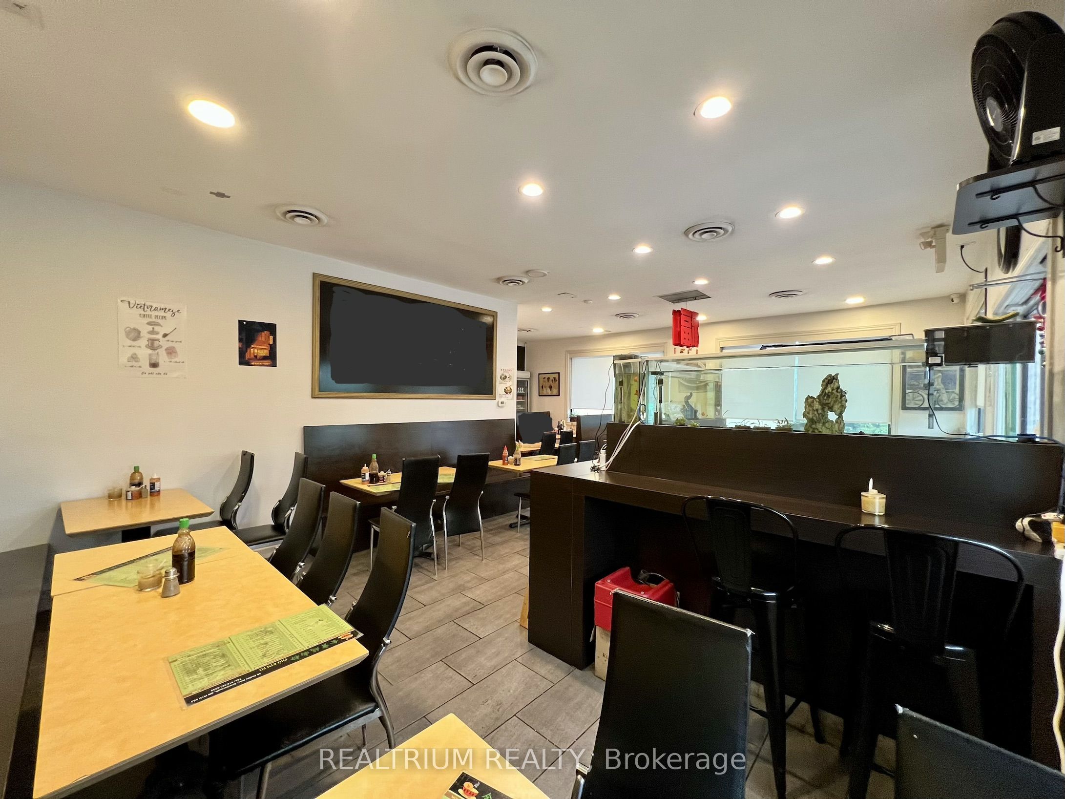 58 Redlea Avenue Property Photo 2
