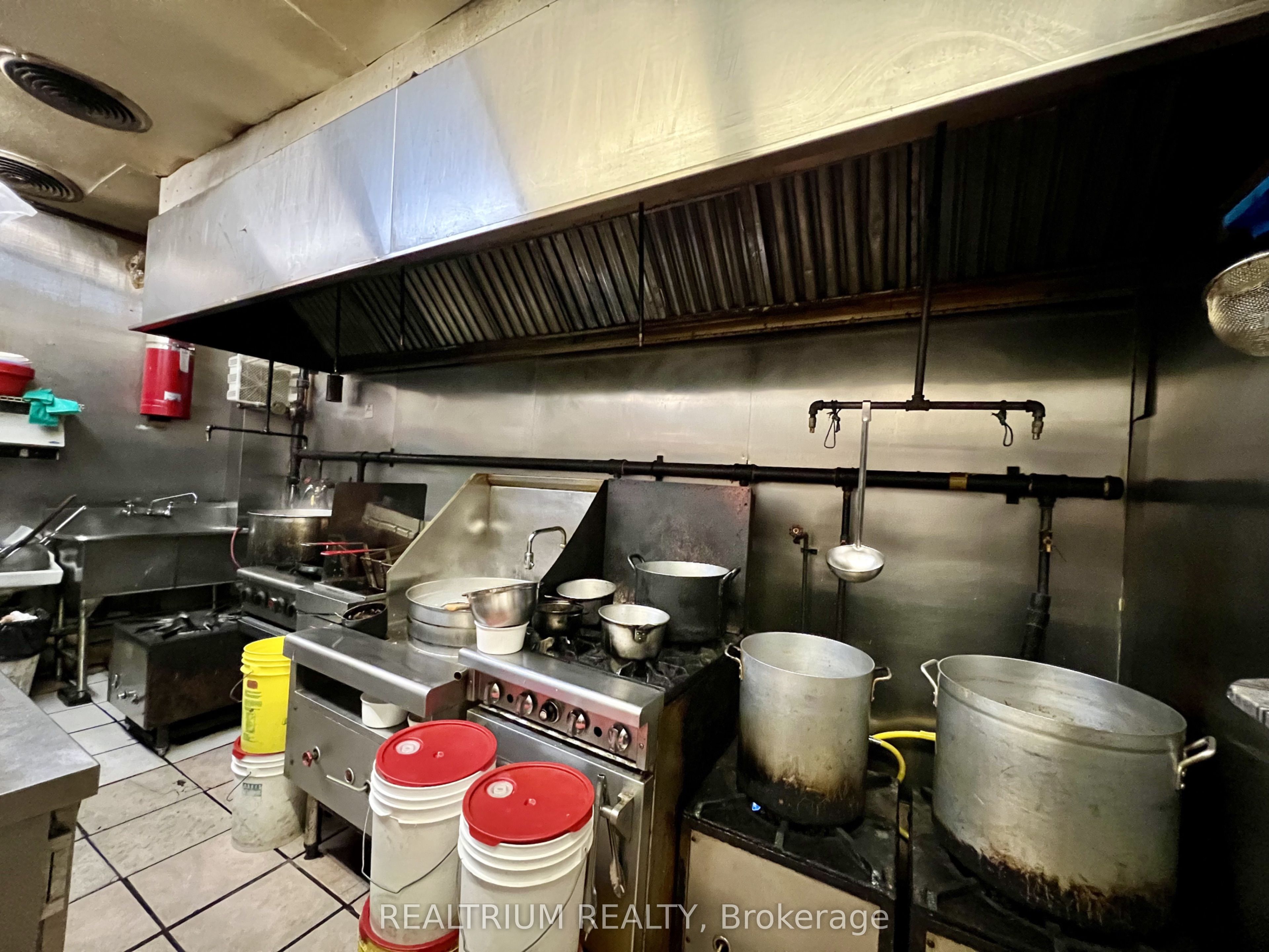 58 Redlea Avenue Property Photo 3