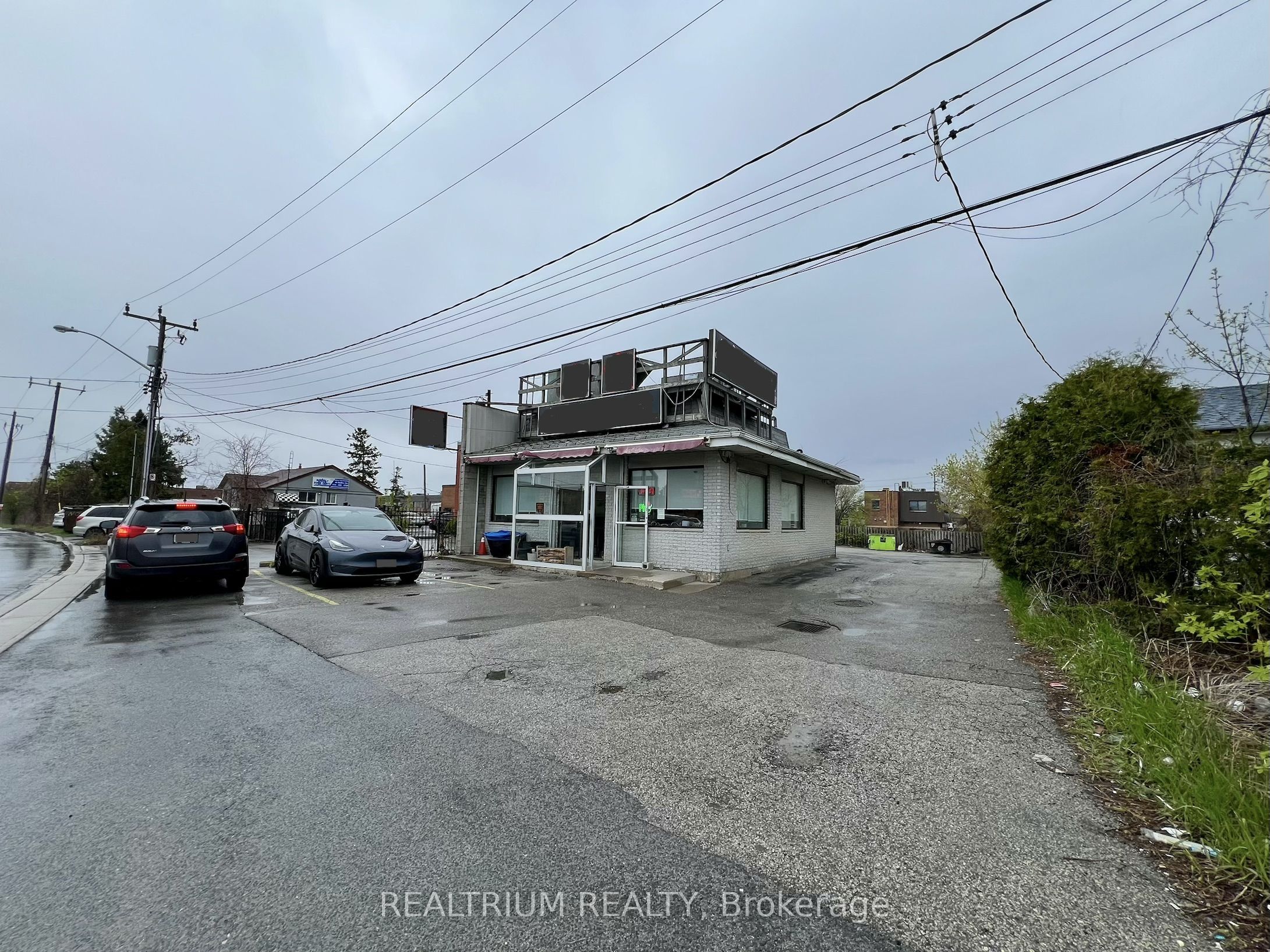 58 Redlea Avenue Property Photo 8
