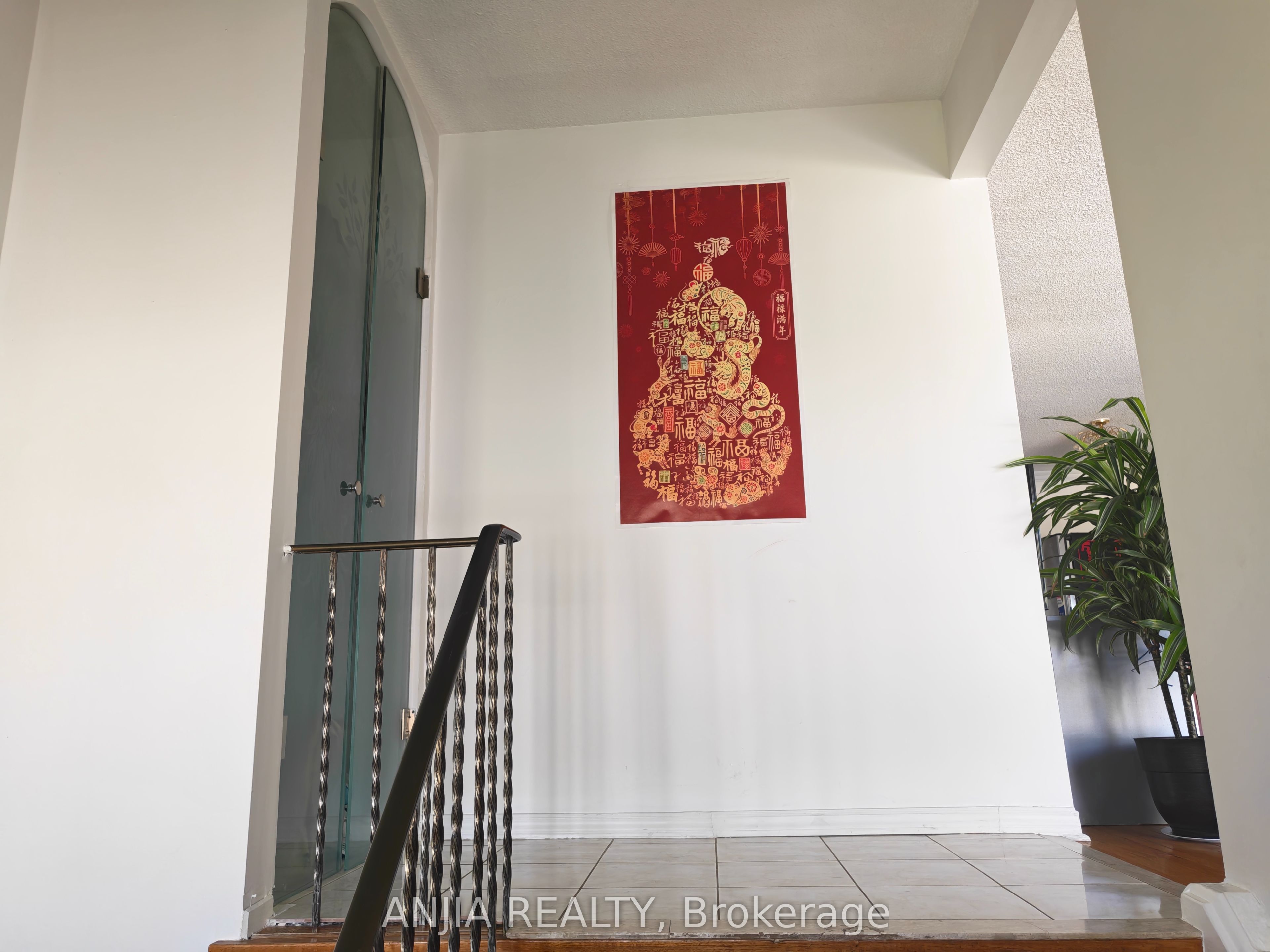 58 Kitchener Road Main#2 Property Photo 2