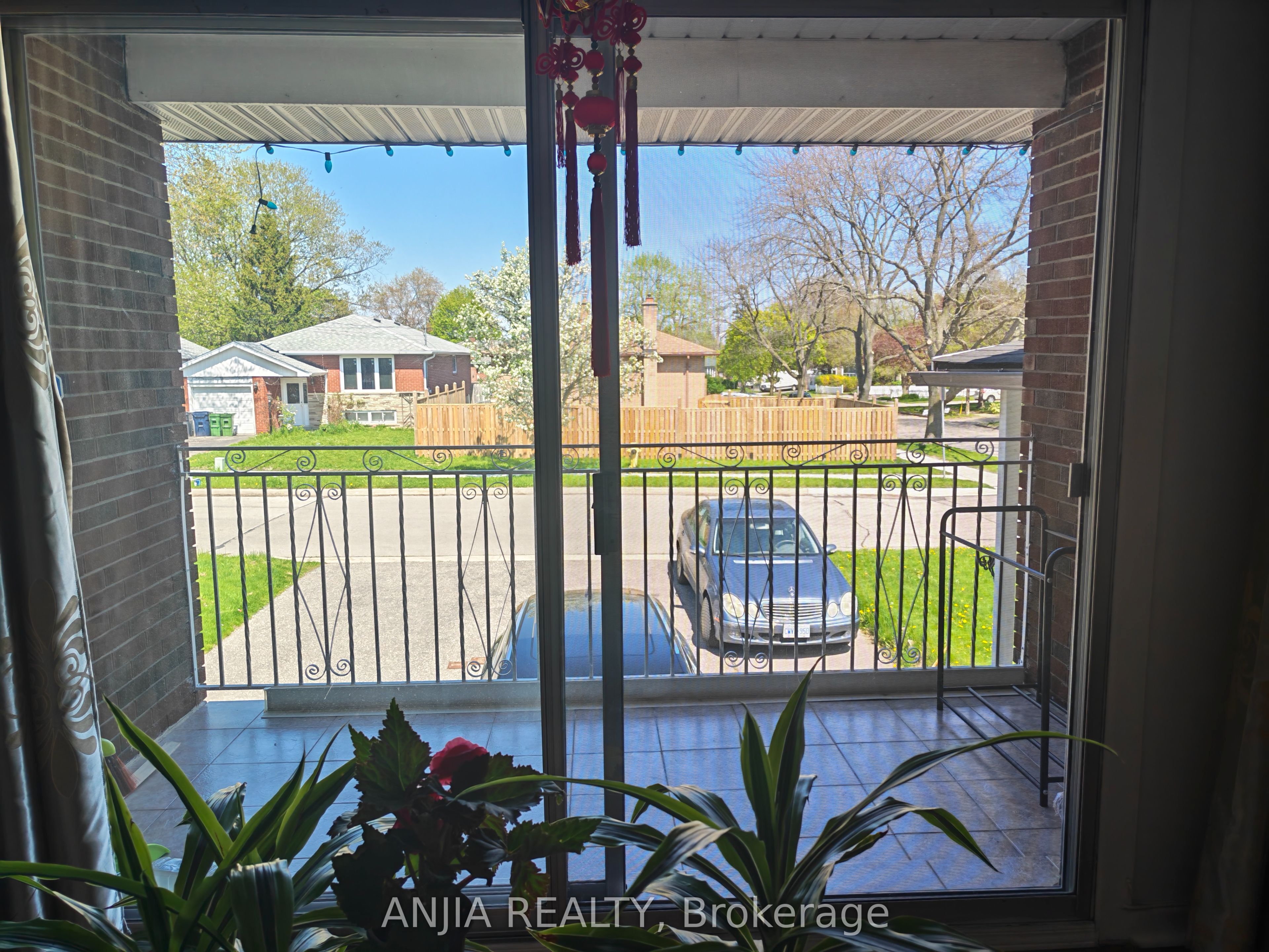 58 Kitchener Road Main#2 Property Photo 3