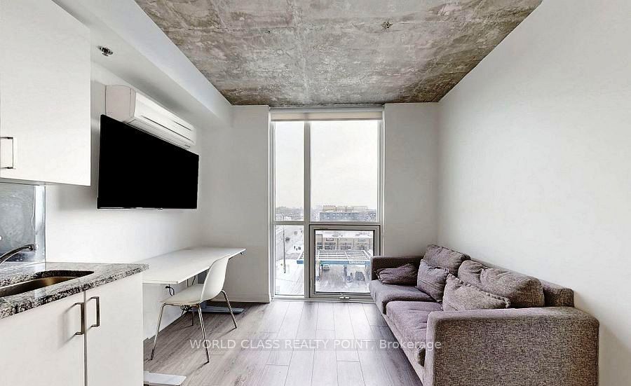 1900 Simcoe Street 633 Property Photo 3