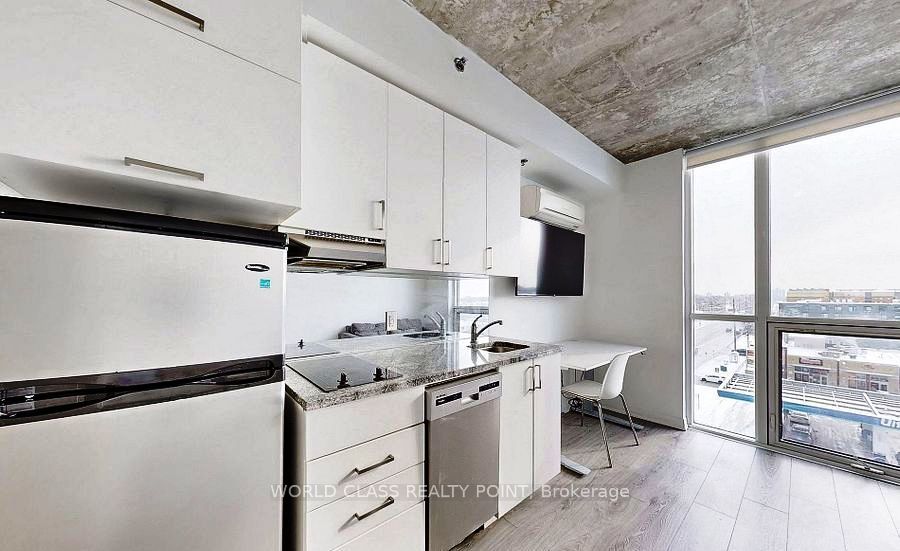1900 Simcoe Street 633 Property Photo 7