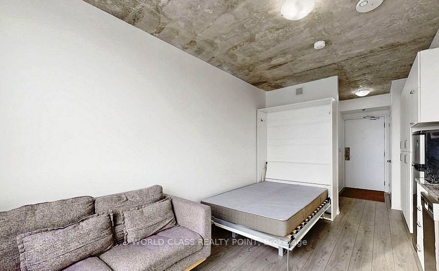 1900 Simcoe Street 633 Property Photo 8