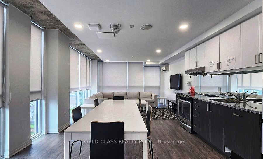 1900 Simcoe Street 633 Property Photo 16